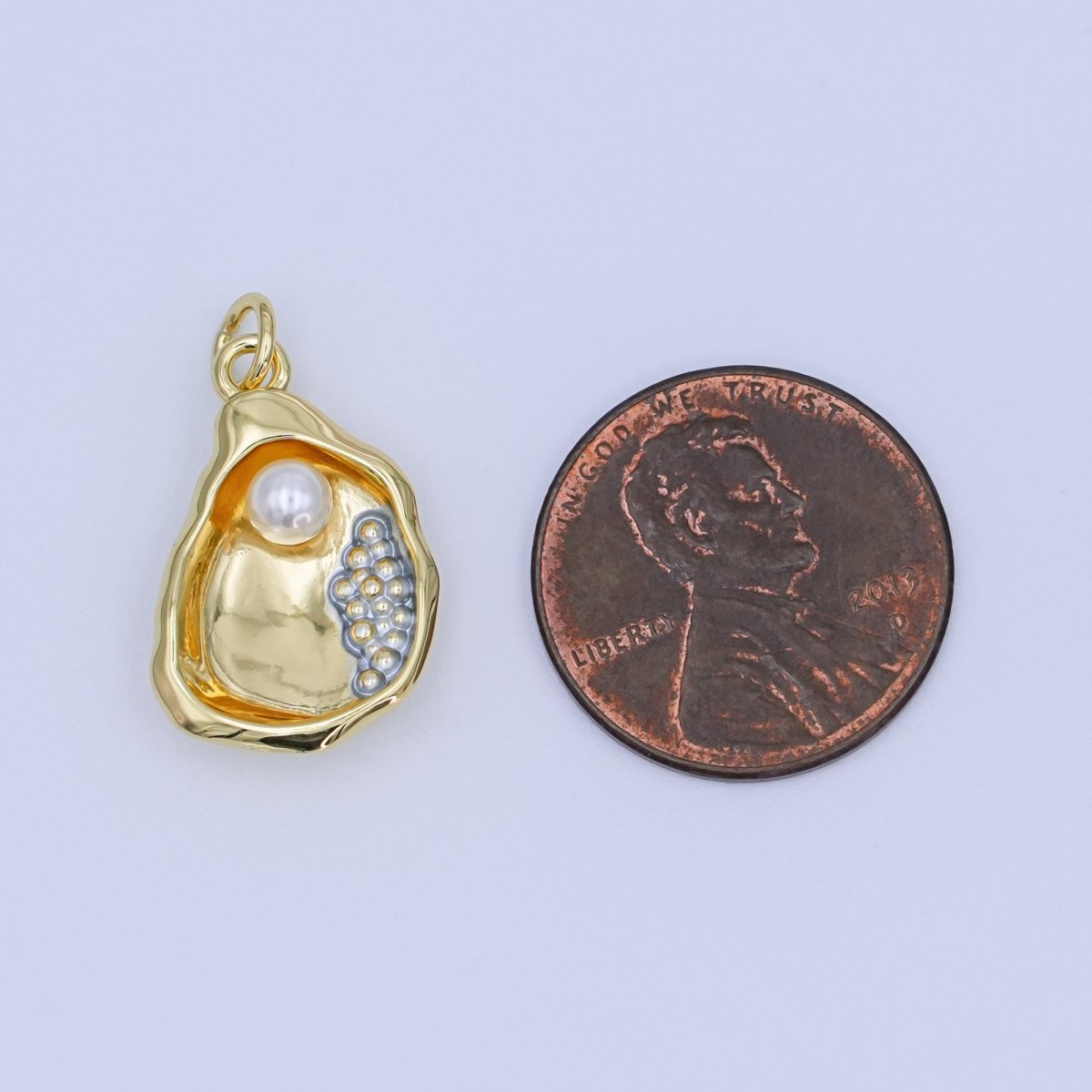 24K Gold Filled Shell Pearl Clam Sea Shell Charm | AF451 - DLUXCA