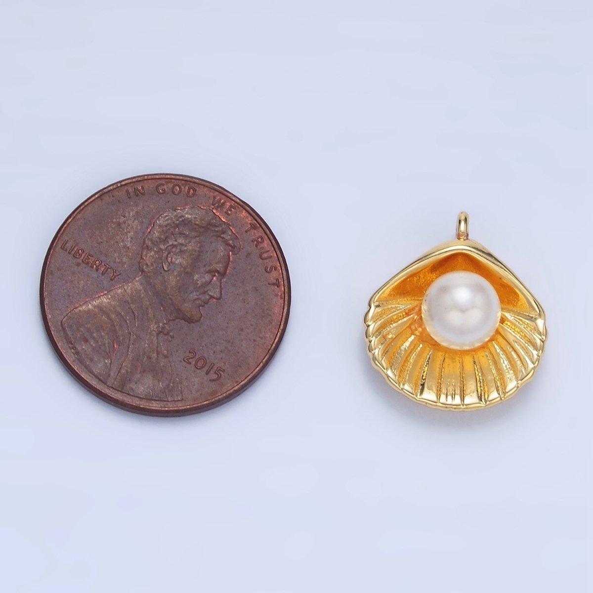 24K Gold Filled Shell Pearl Clam Sea Shell Pendant | X865 - DLUXCA