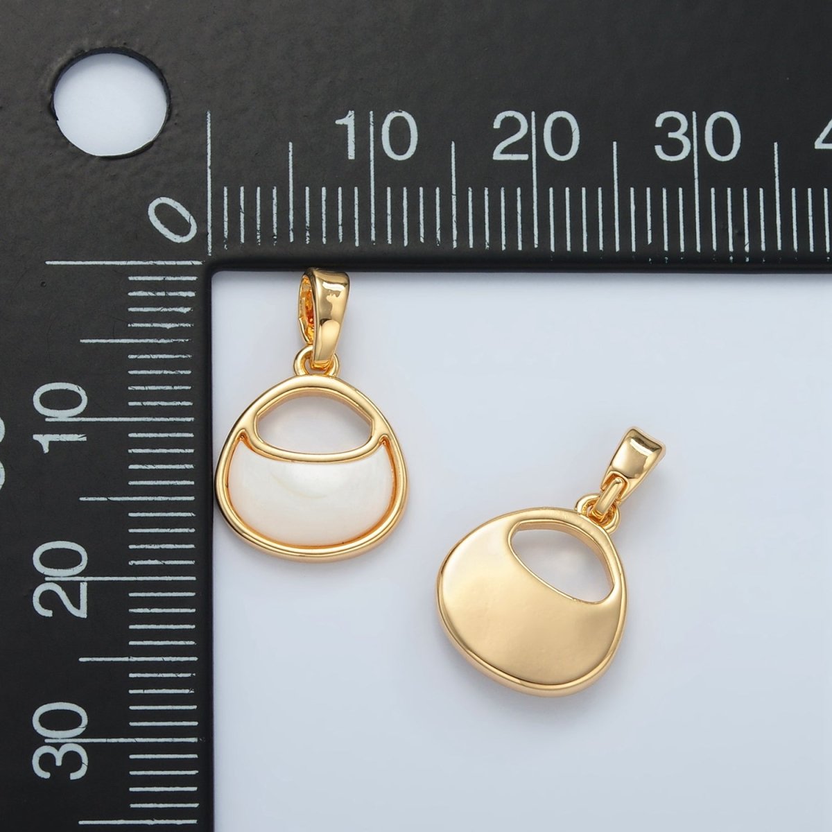 24K Gold Filled Shell Pearl Geometric Bezel Pendant | H457 - DLUXCA