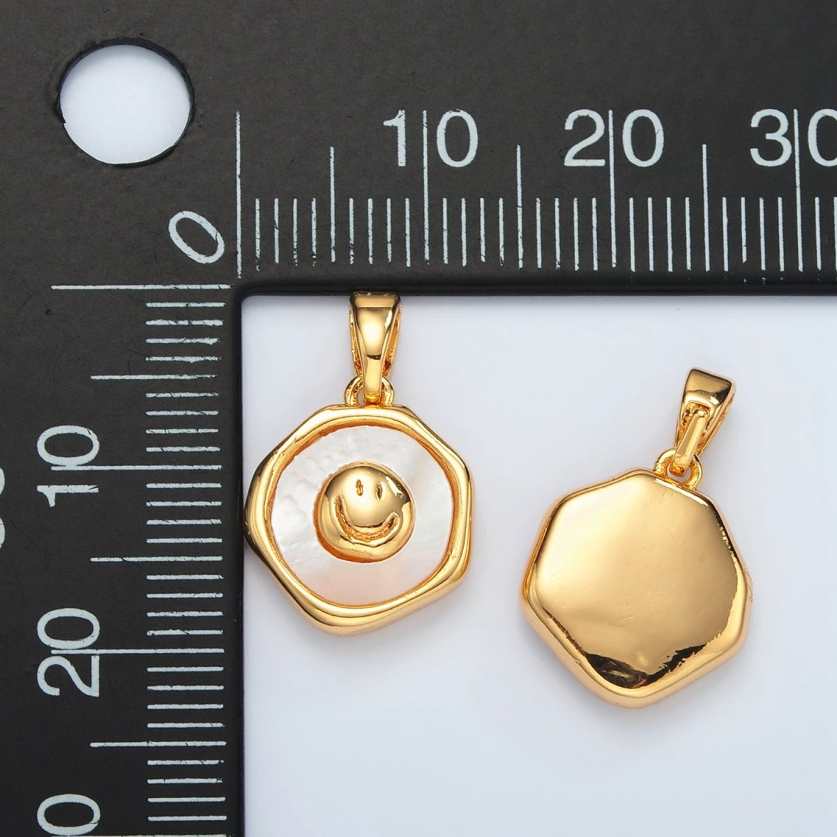 24K Gold Filled Smiley Face Shell Pearl Bezel Pendant | H565 - DLUXCA