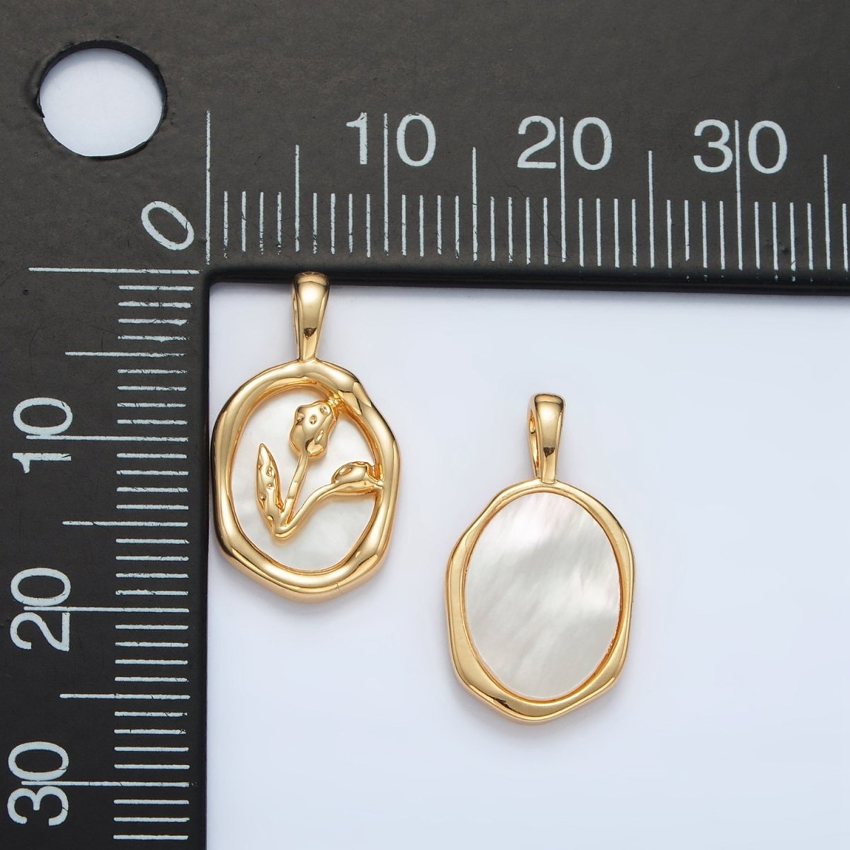 24K Gold Filled Tulip Flower Shell Pearl Molten Stamped Oval Pendant | AA1515 - DLUXCA