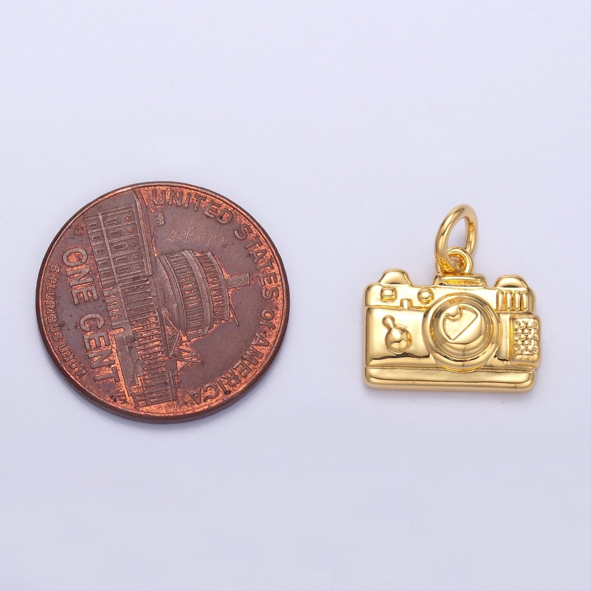 24K Gold Filled Vintage Photography Camera Charm in Gold & Silver | N013 - DLUXCA