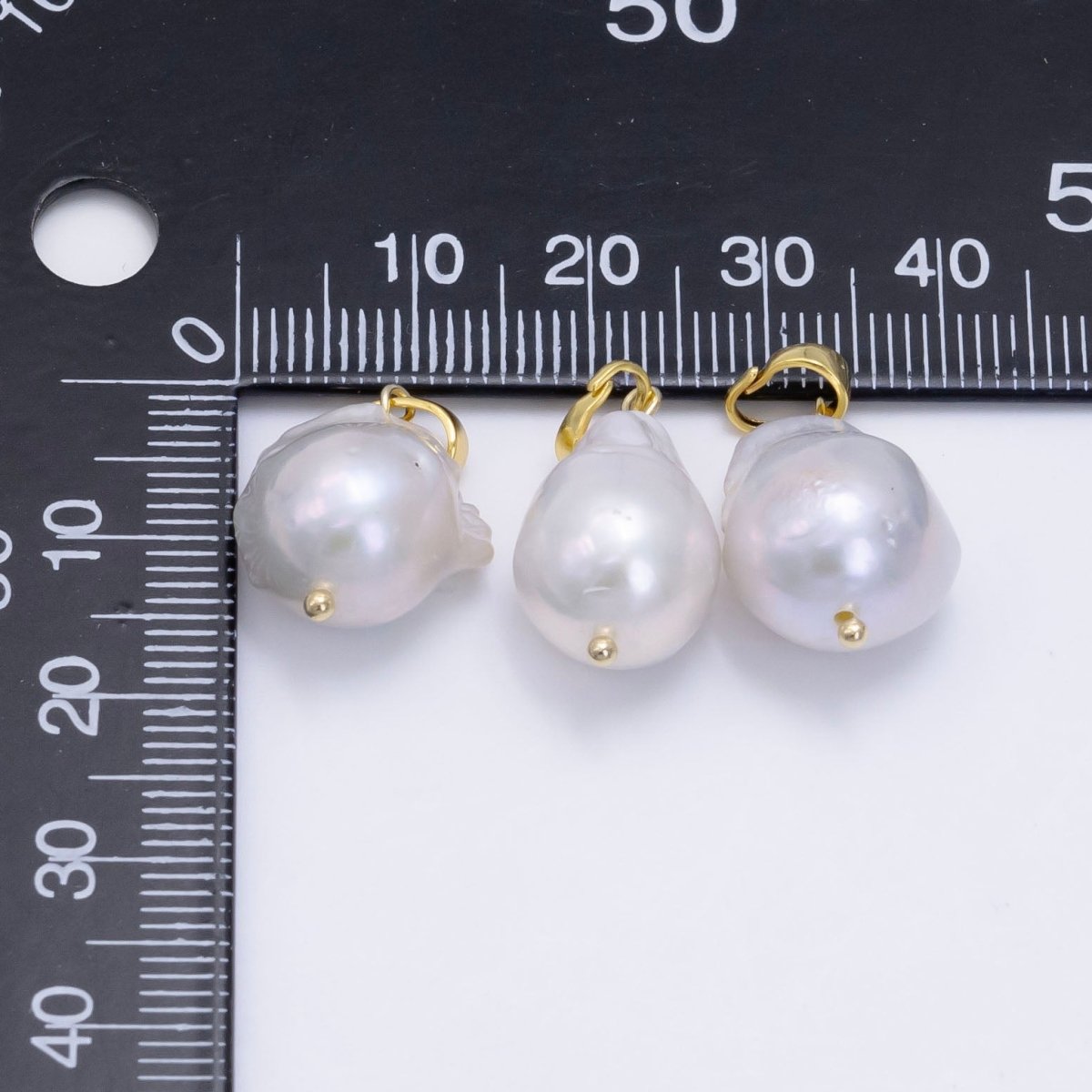 24K Gold Filled White Baroque Freshwater Pearl Pendant | P1885 - DLUXCA