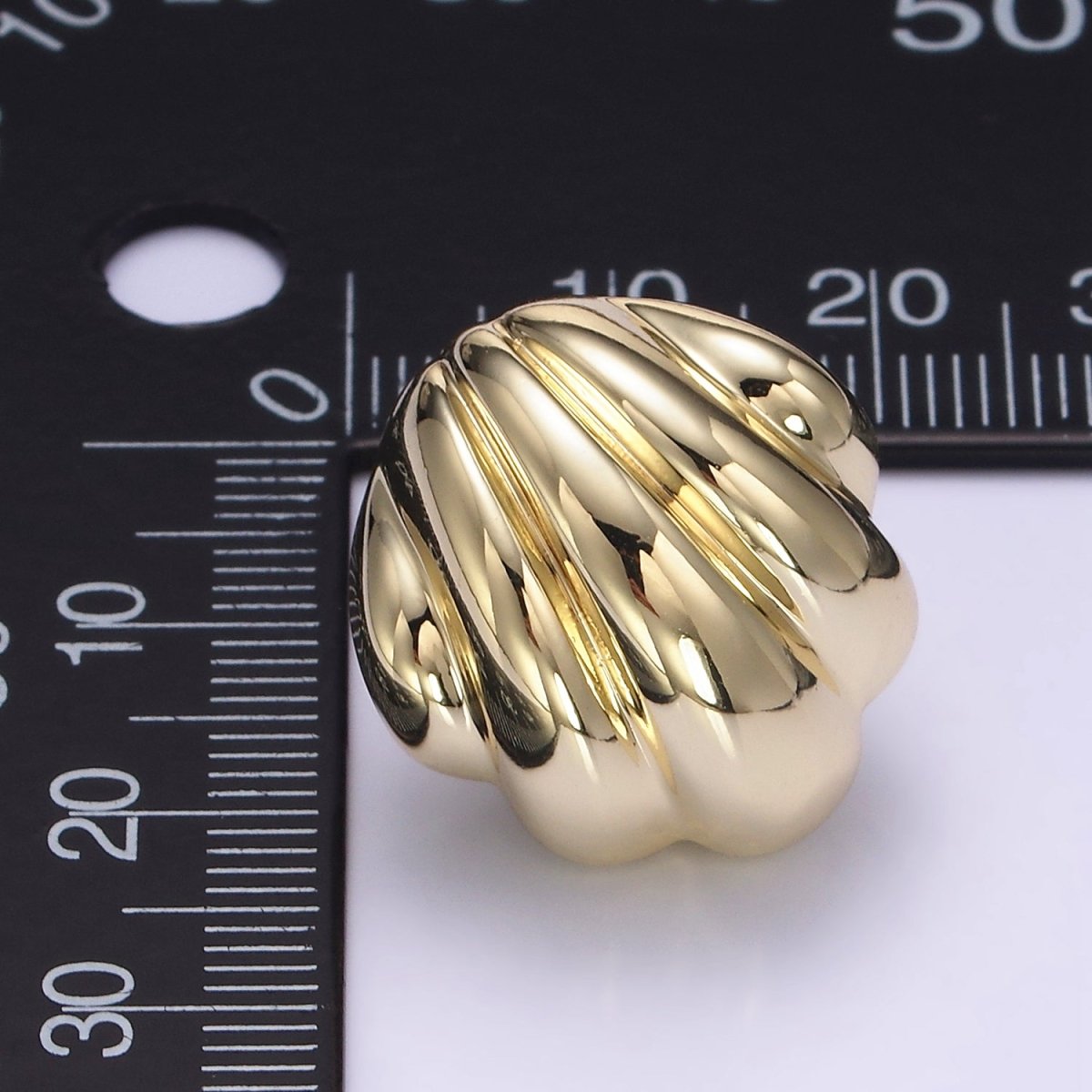 24mm Lightweight Puffed Croissant Stud Earrings | V181 - DLUXCA