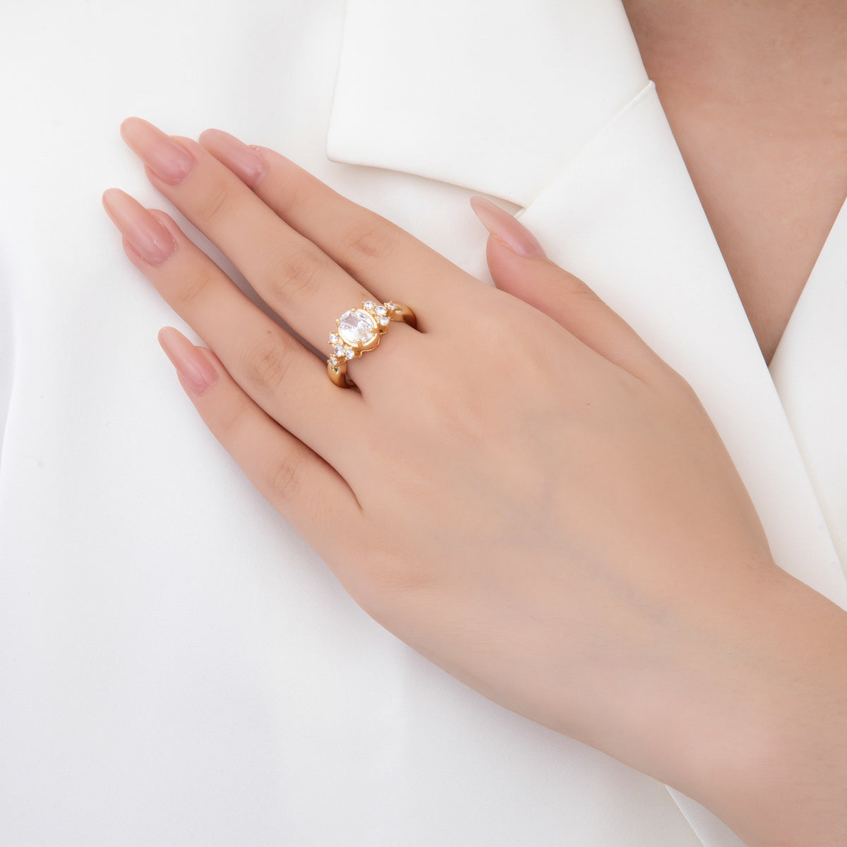 18K Gold Filled Clear CZ Oval Round Cluster Solitaire Ring | O362