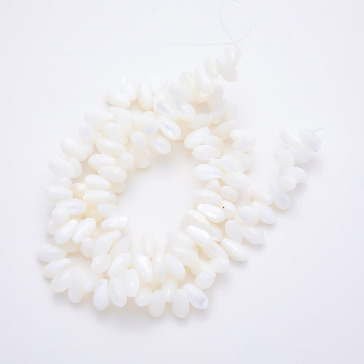 7.5mm White Shell Pearl Rice Seed Biwa Pebble Gemstone Strand Finding | WA-00153 - DLUXCA