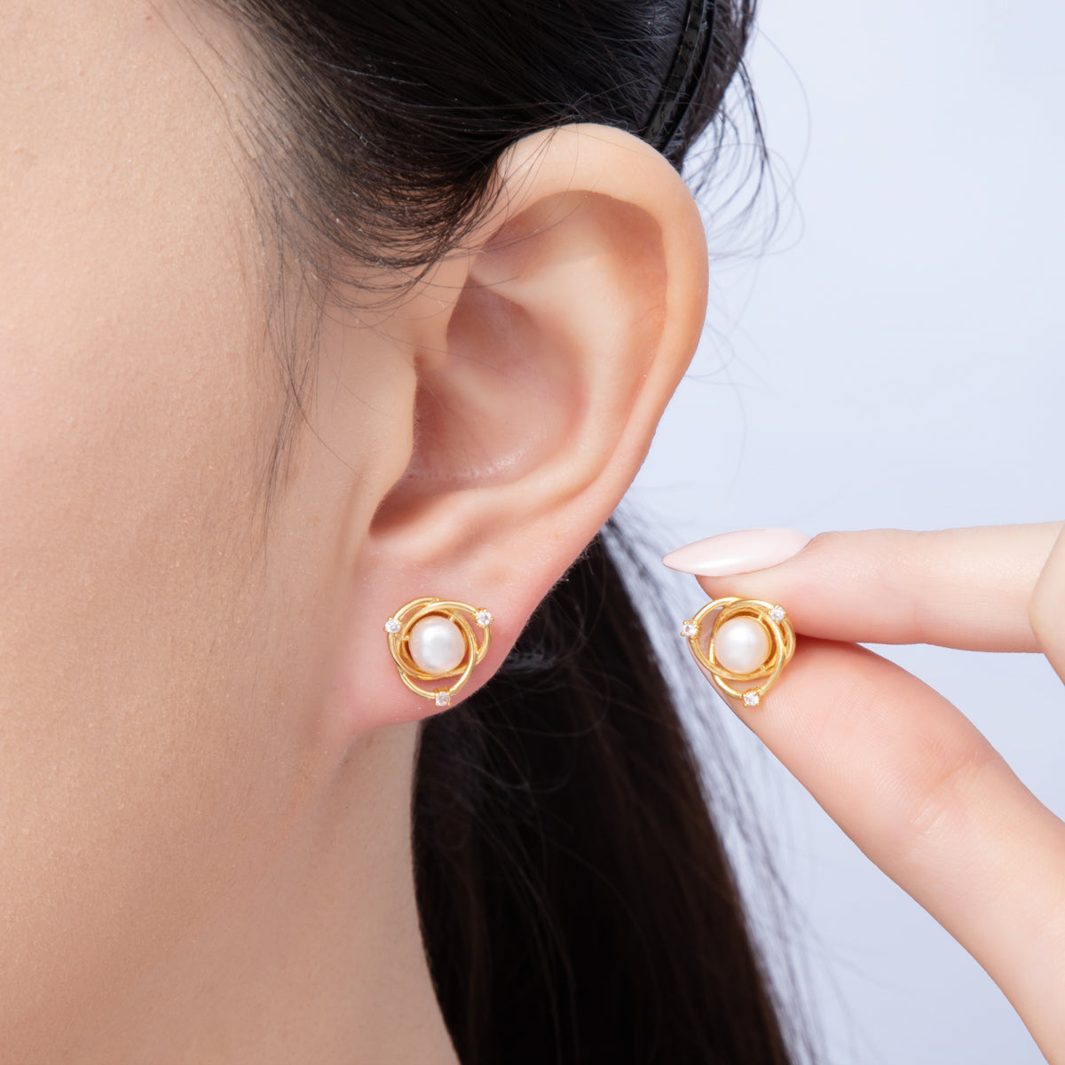 18K Gold Filled 16.7mm Shell Pearl CZ Circular Bezel Stud Earrings | Q045