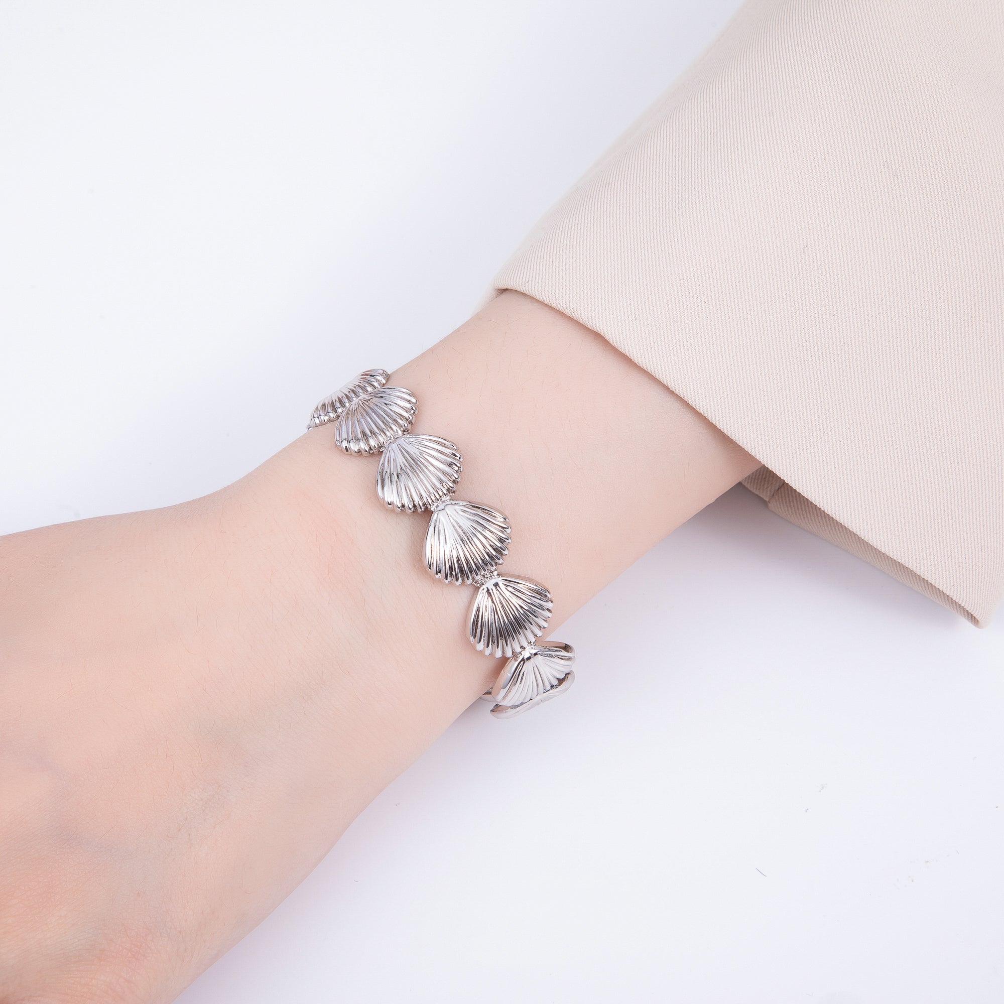 Rhodium Plated Wide Ribbed Minimalist Sea Clam Shell Cuff Bracelet | WA-04267