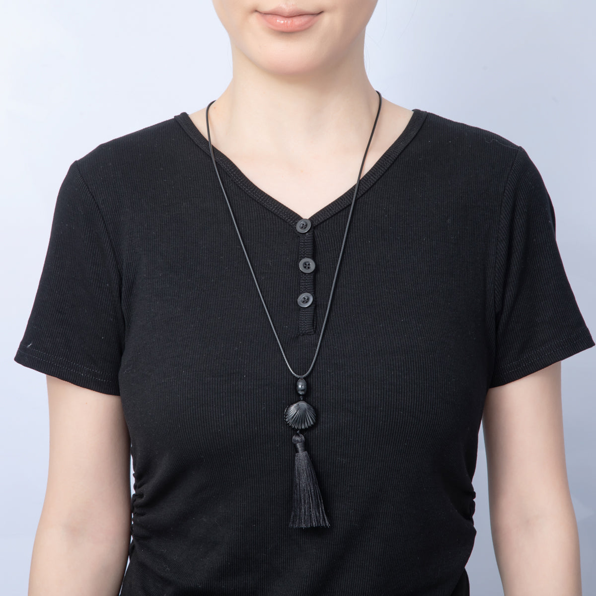 14K Gold Filled 10mm Black Seashell Tassel Necklace | Necklaces-080000