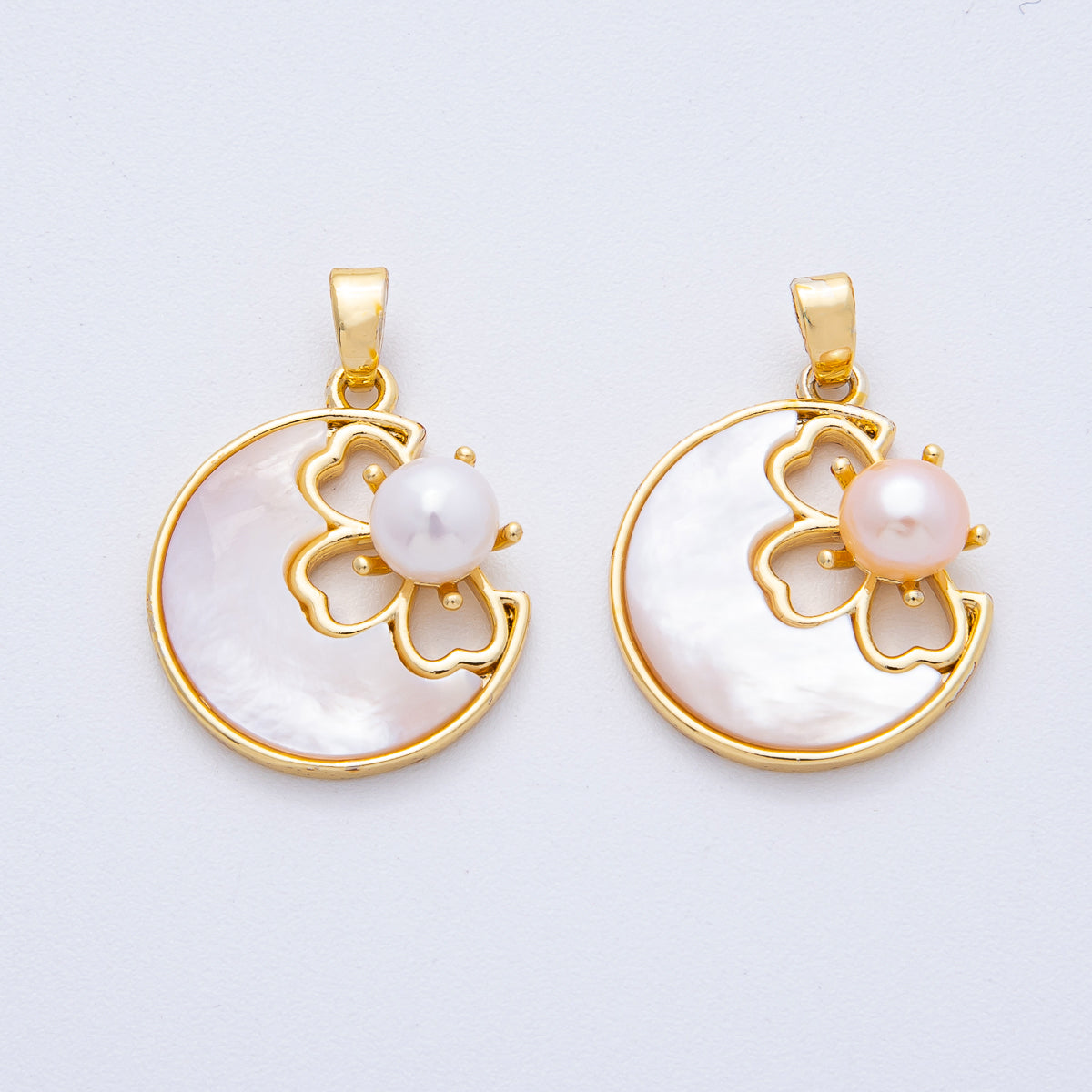 18K Gold Filled 20mm White, Pink Shell Pearl Clover Flower Pendant | AF1189