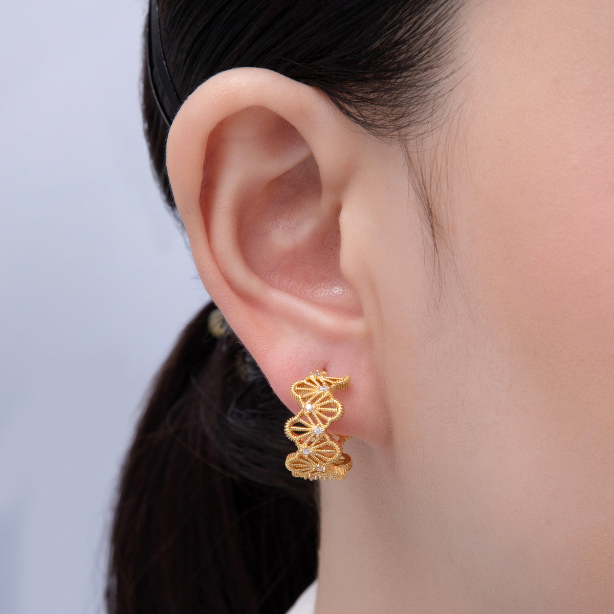 18K Gold Filled 20mm Clear CZ Geometric Wavy C-Shaped Hoop Earrings | T010