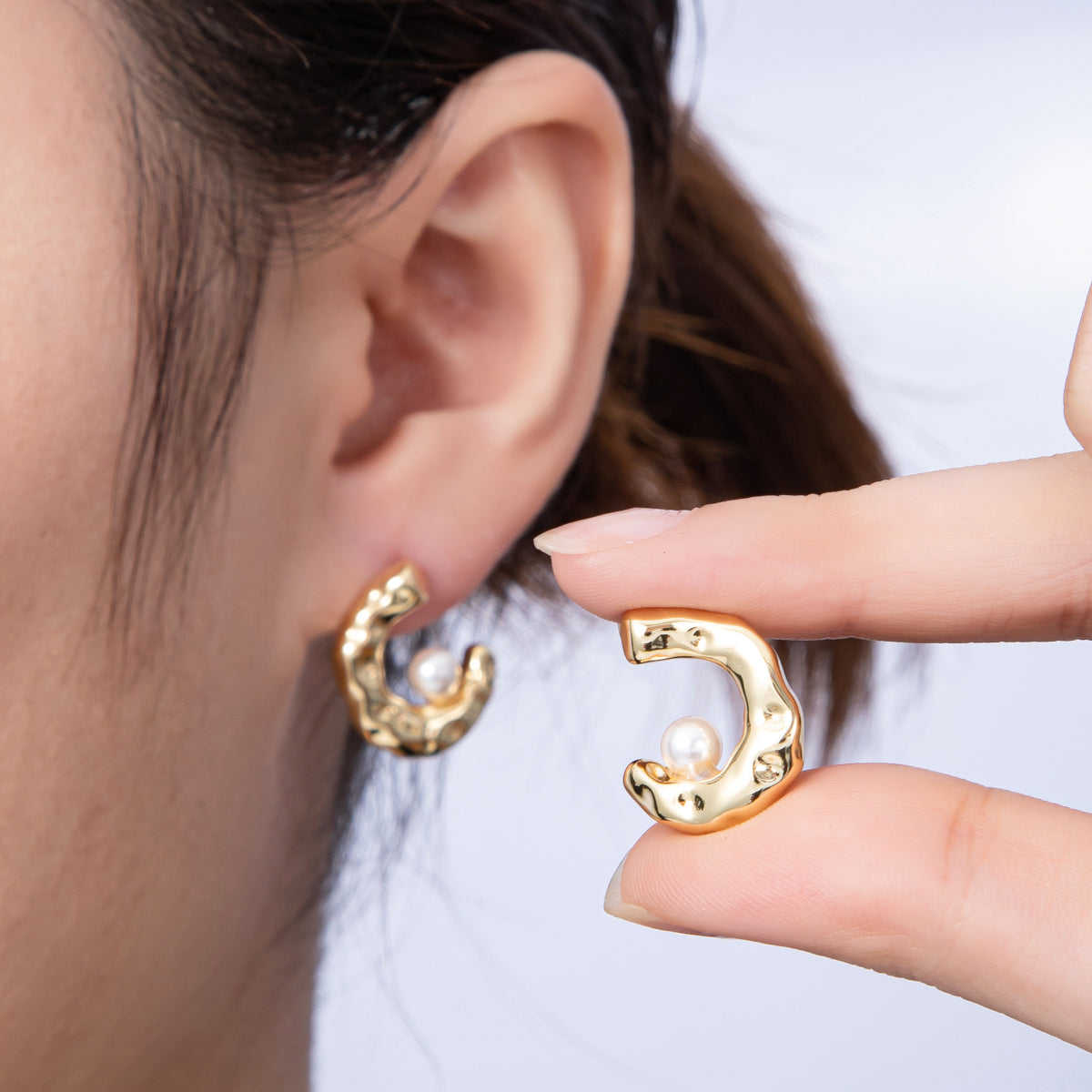 14K Gold Filled 17.5mm Shell Pearl Hammered C-Shaped Stud Earrings | Earrings-00050