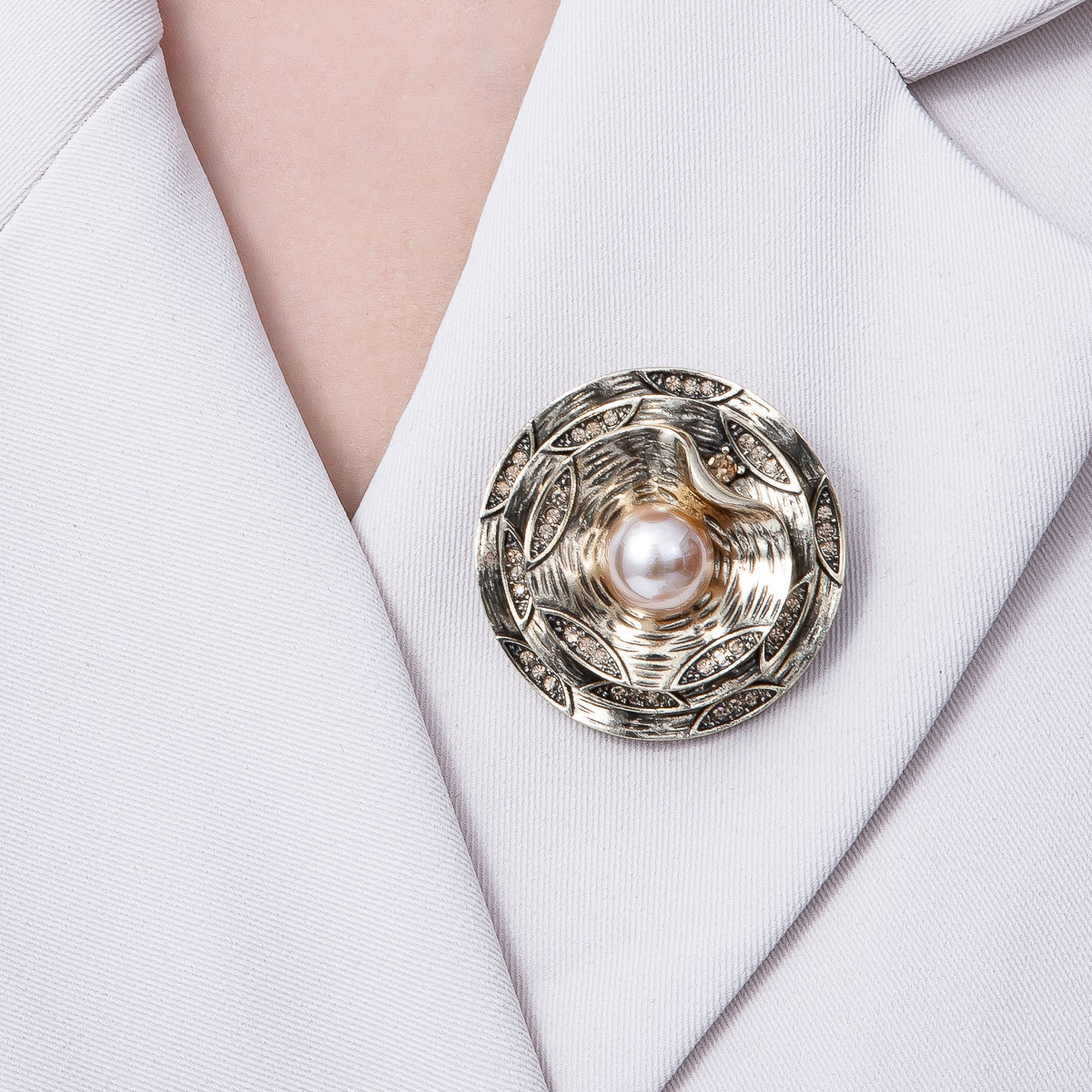 Vintage Gold 39.5mm x 39mm Pearl Geometric Round Pin Brooch | BH-078