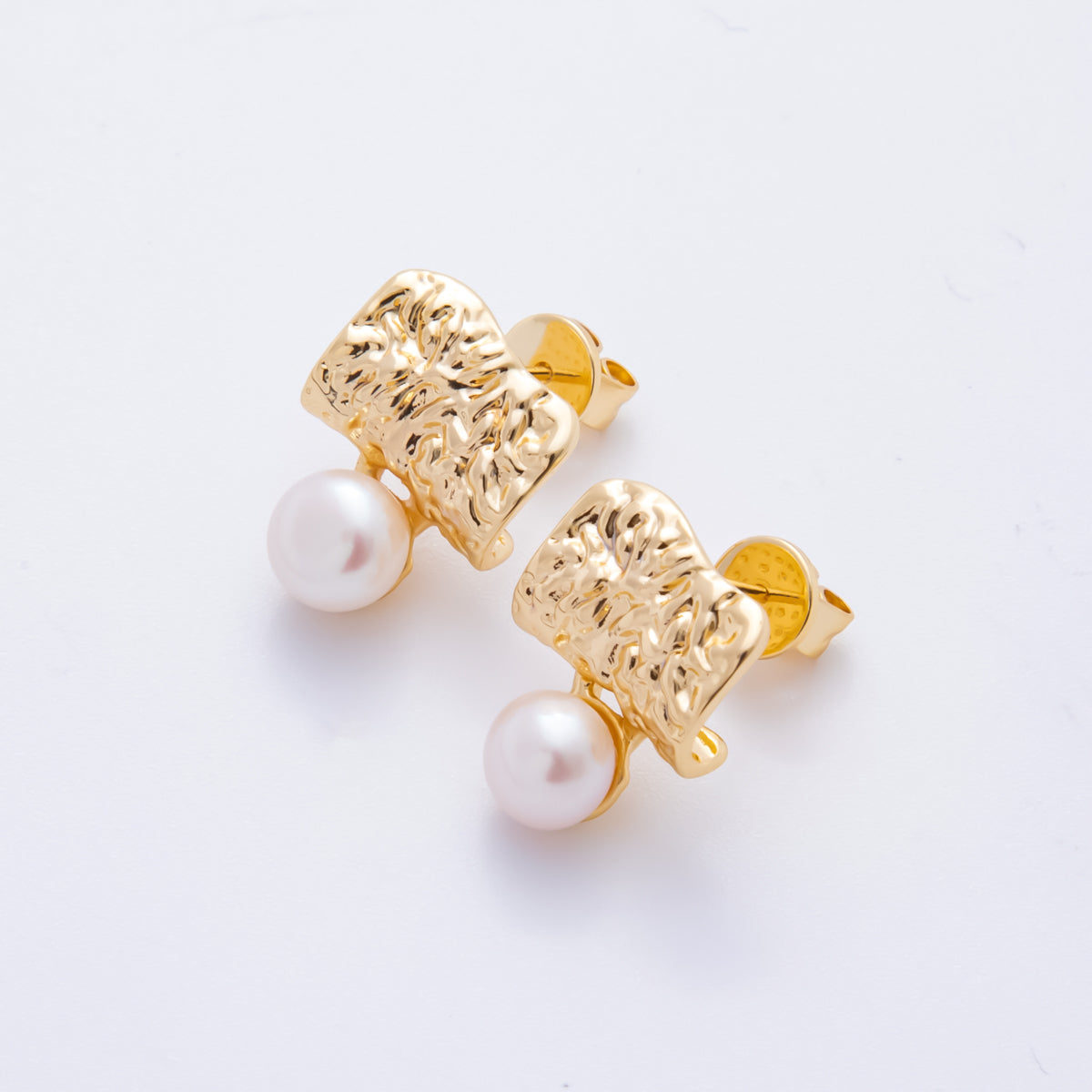 18K Gold Filled Shell Pearl Hammered Band J-Shaped Stud Earrings | AJ-190