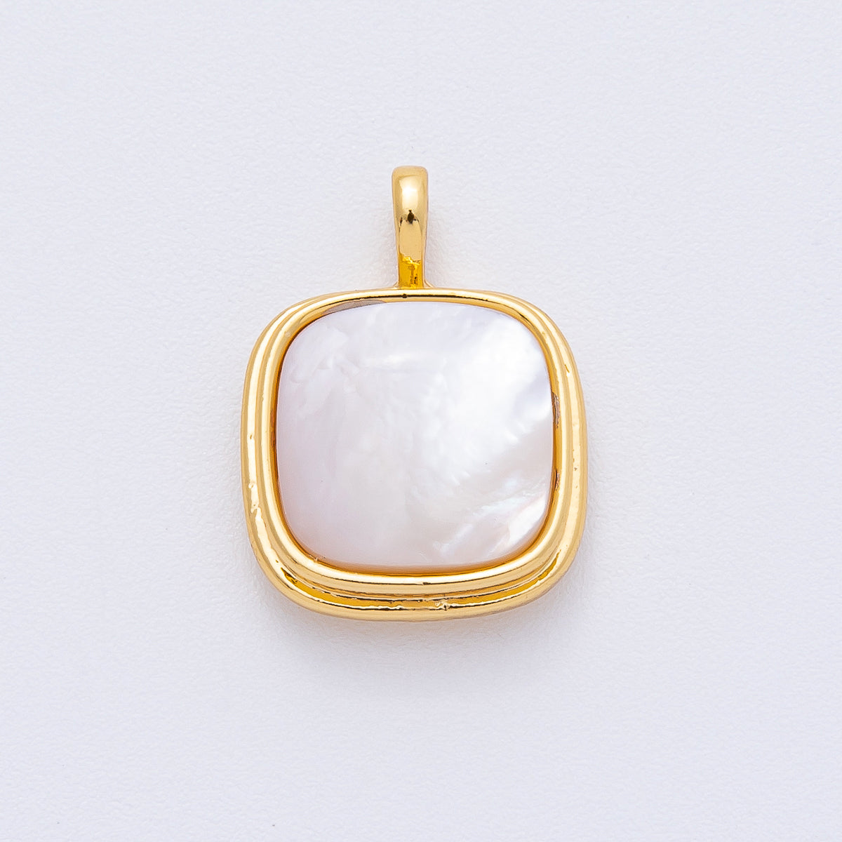 18K Gold Filled 20mm Shell Pearl Square Bezel Pendant | AK045