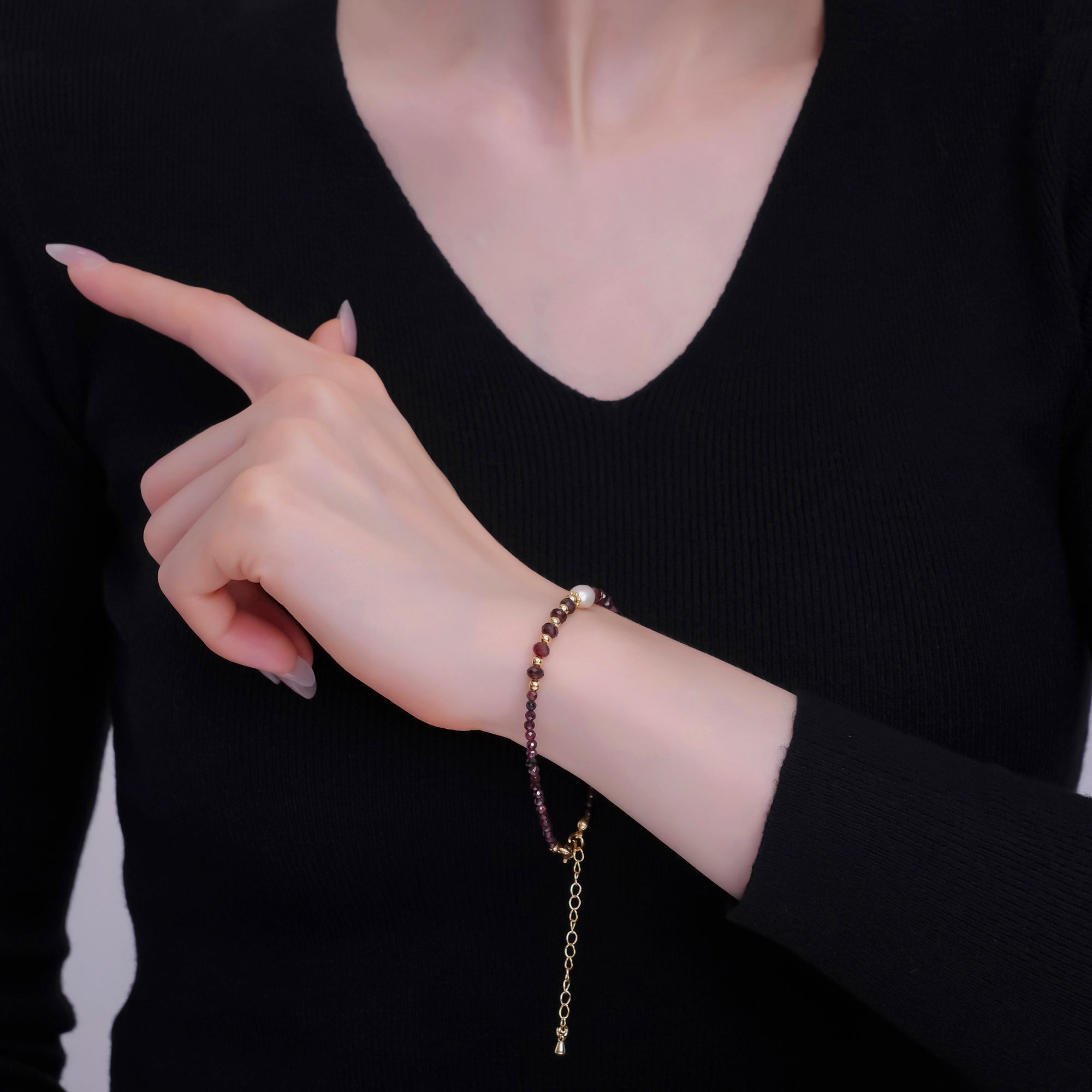 24K Gold Filled Shell Pearl Dark Red Multifaceted Gemstone 7.5 Inch Bracelet | WA-2892