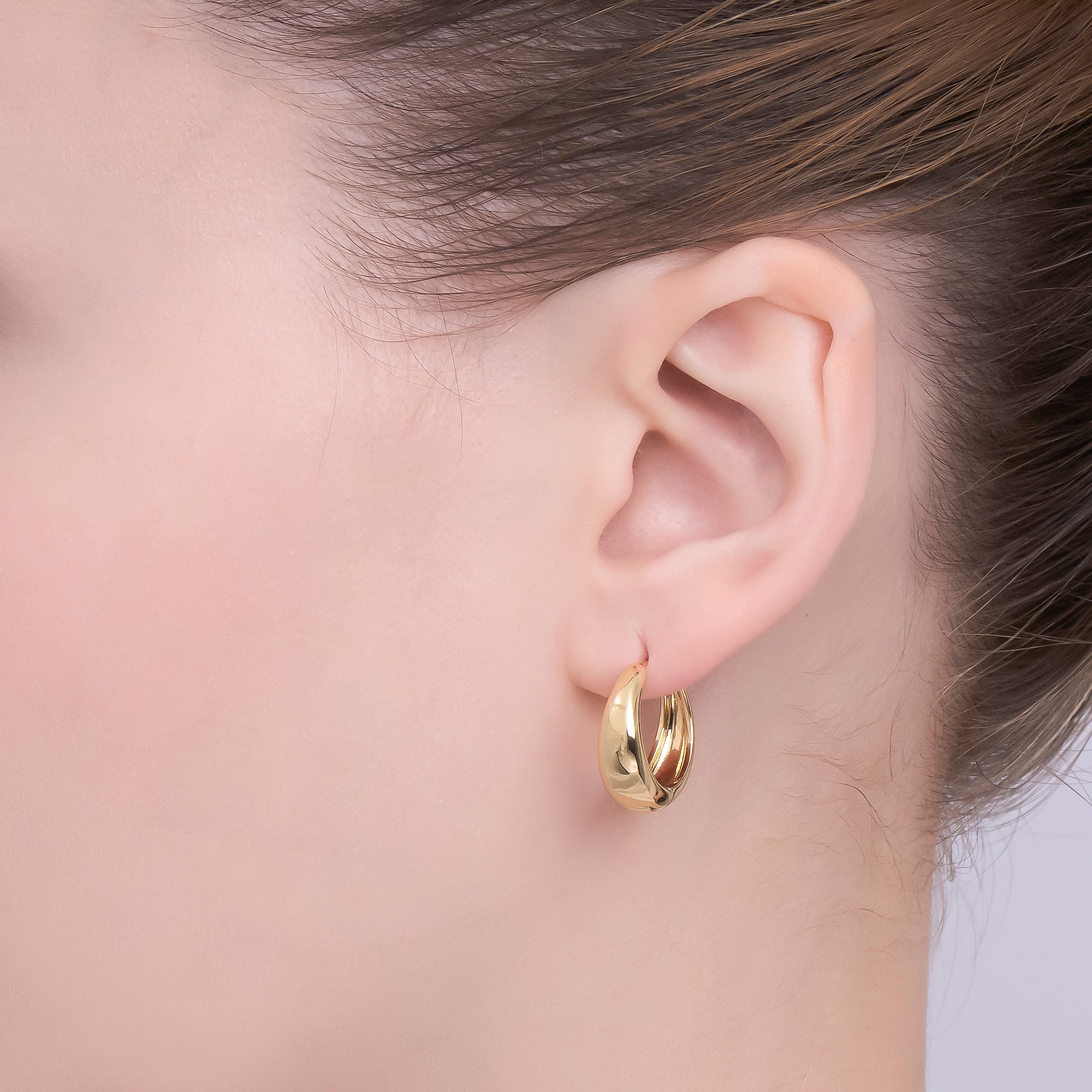 24K Gold Filled 18mm Minimalist Huggie Hoop Earrings in Gold & Silver | T021 T026