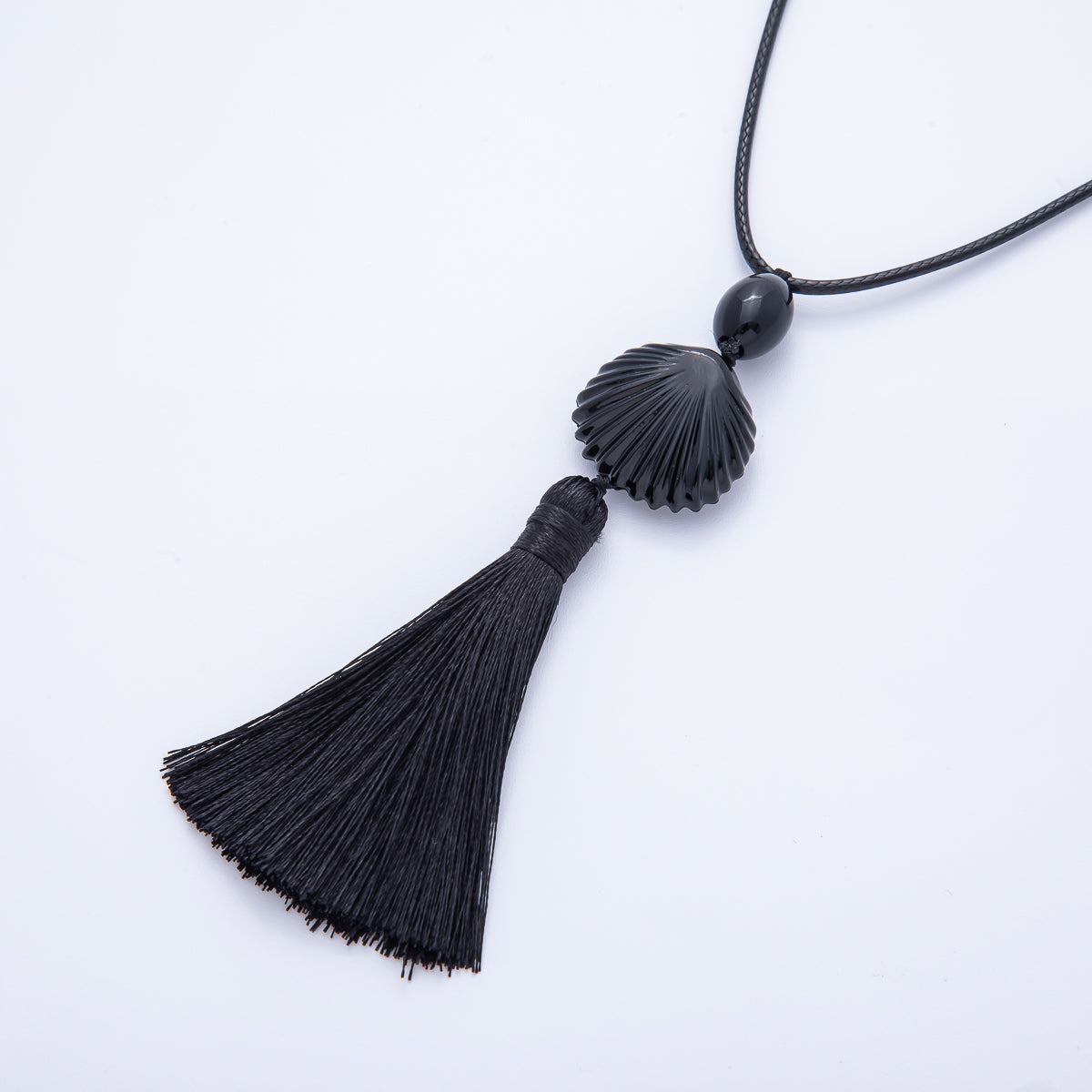 14K Gold Filled 10mm Black Seashell Tassel Necklace | Necklaces-080000