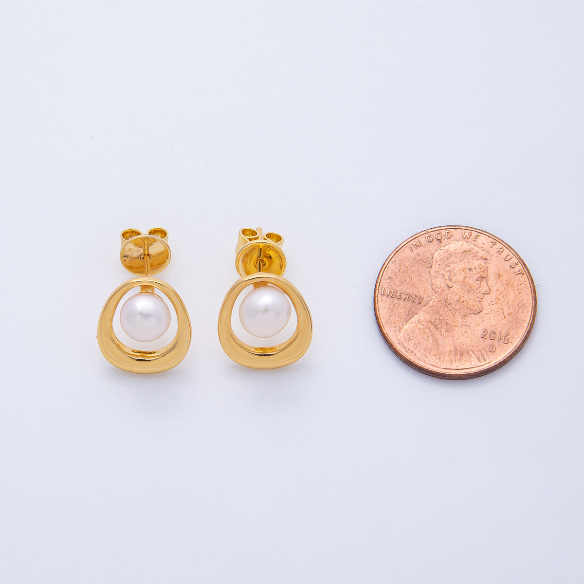 18K Gold Filled 17.5mm Shell Pearl Molten Bezel Stud Earrings | Q082