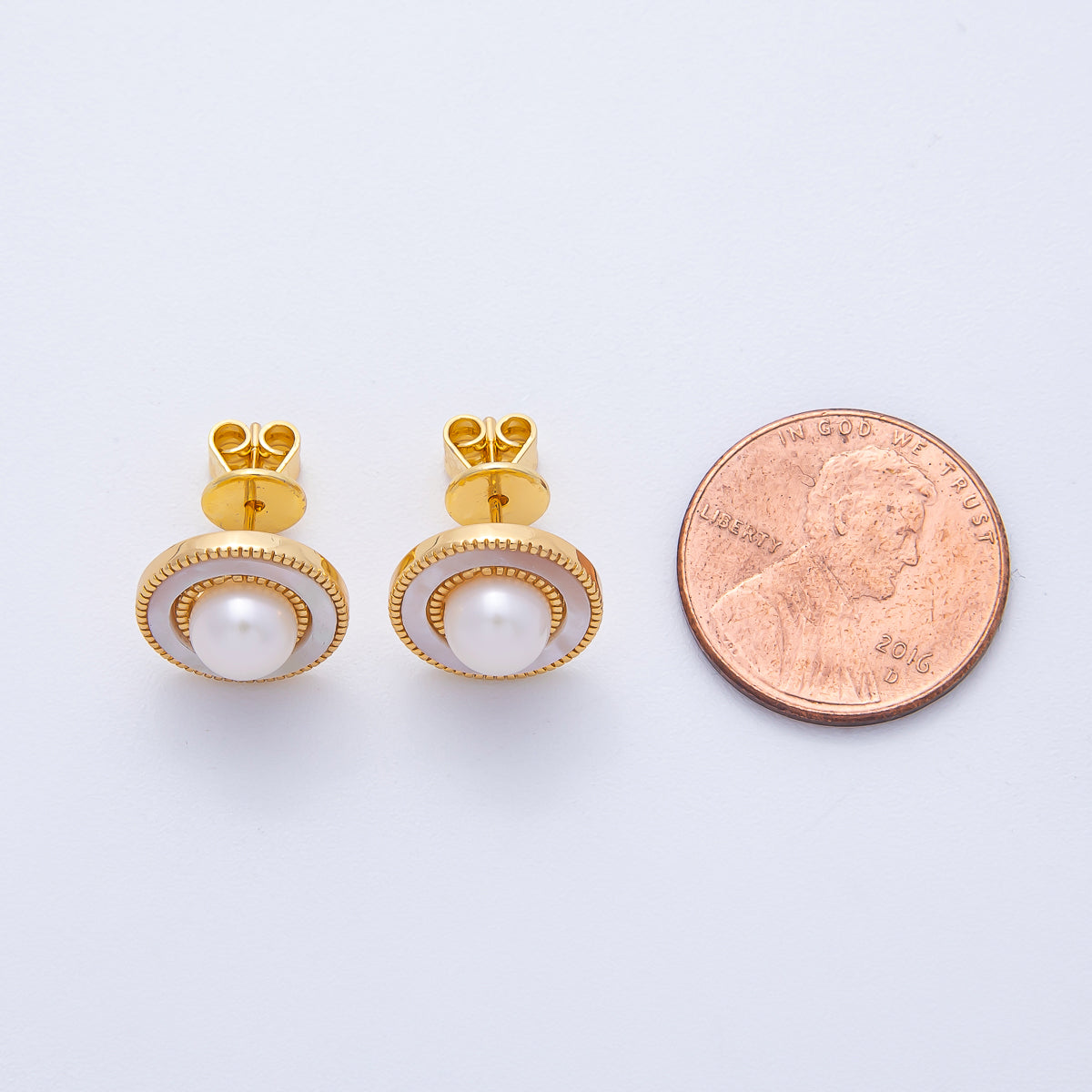 18K Gold Filled 18mm Shell Pearl Round Beaded Stud Earrings | Q516