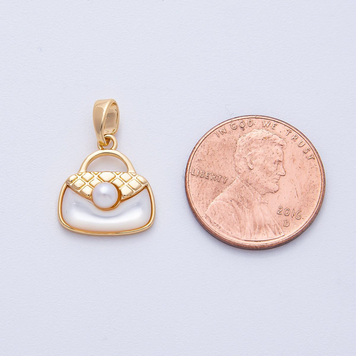 18K Gold Filled 14mm Shell Pearl Quilted Top Handle Bag Pendant | H042