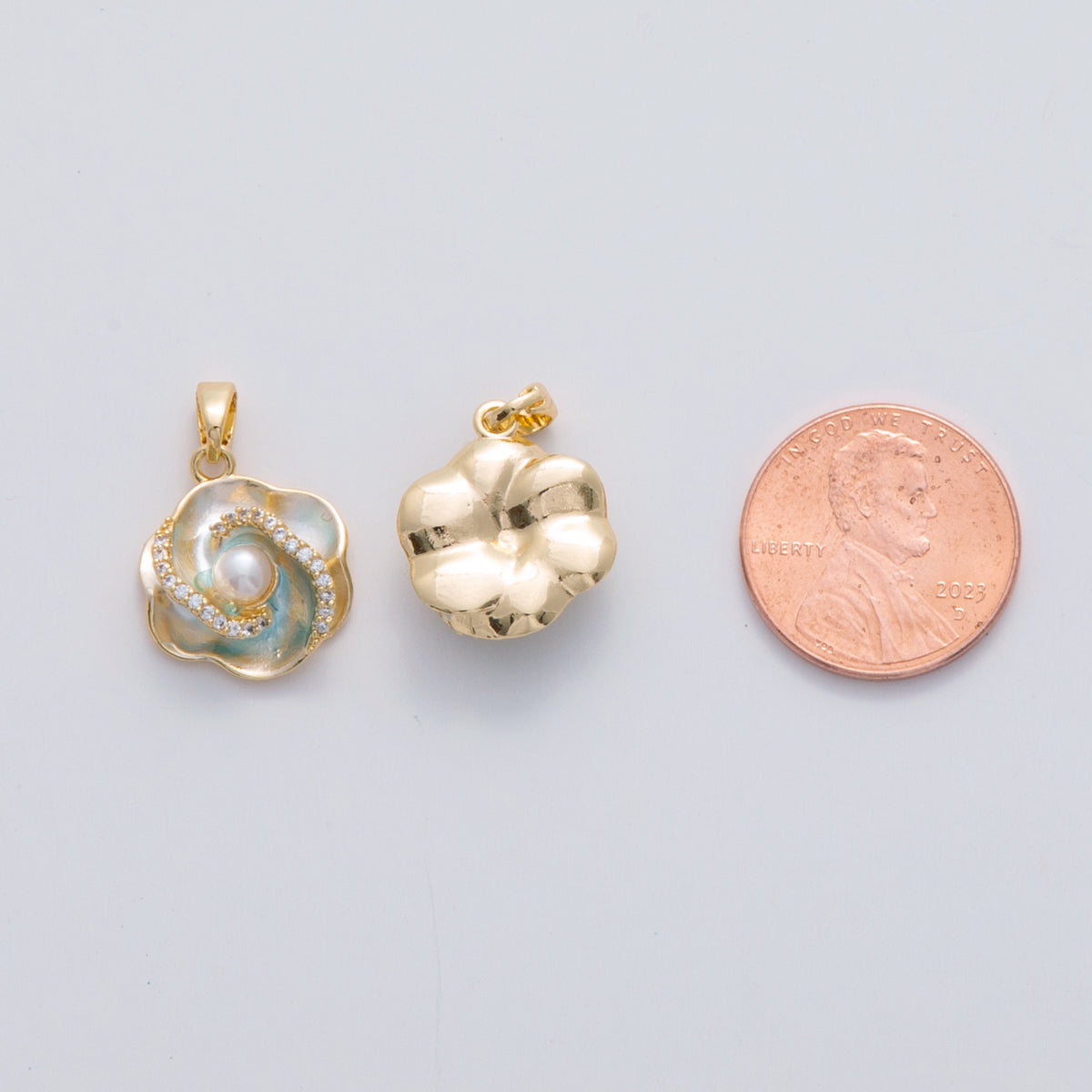 18K Gold Filled Shell Pearl Micro Paved CZ Foil Daisy Flower Pendant | AH693