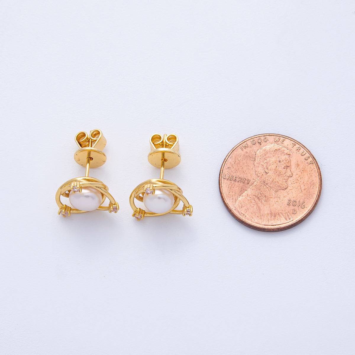18K Gold Filled 16.7mm Shell Pearl CZ Circular Bezel Stud Earrings | Q045