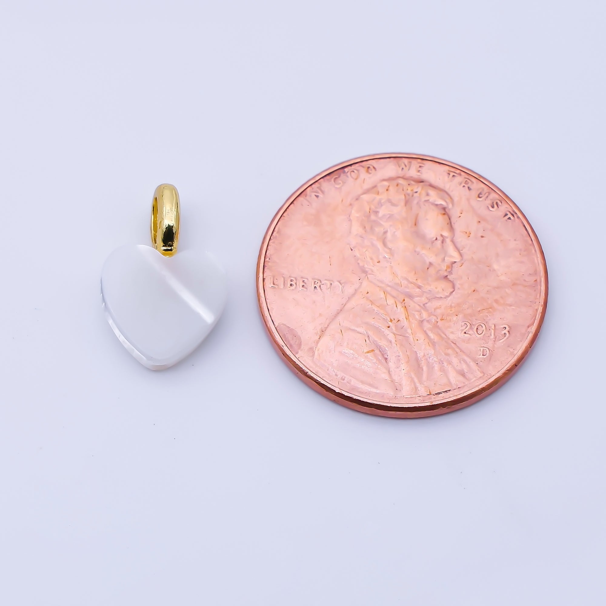24K Gold Filled 12.2mm White Shell Pearl Heart Pendant | P1950