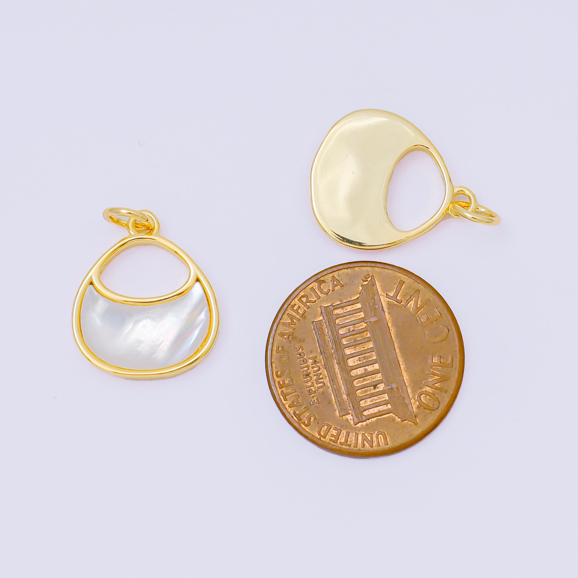 24K Gold Filled 16.5mm Open Chunky Pear-Cut Shell Pearl Charm | AC1586