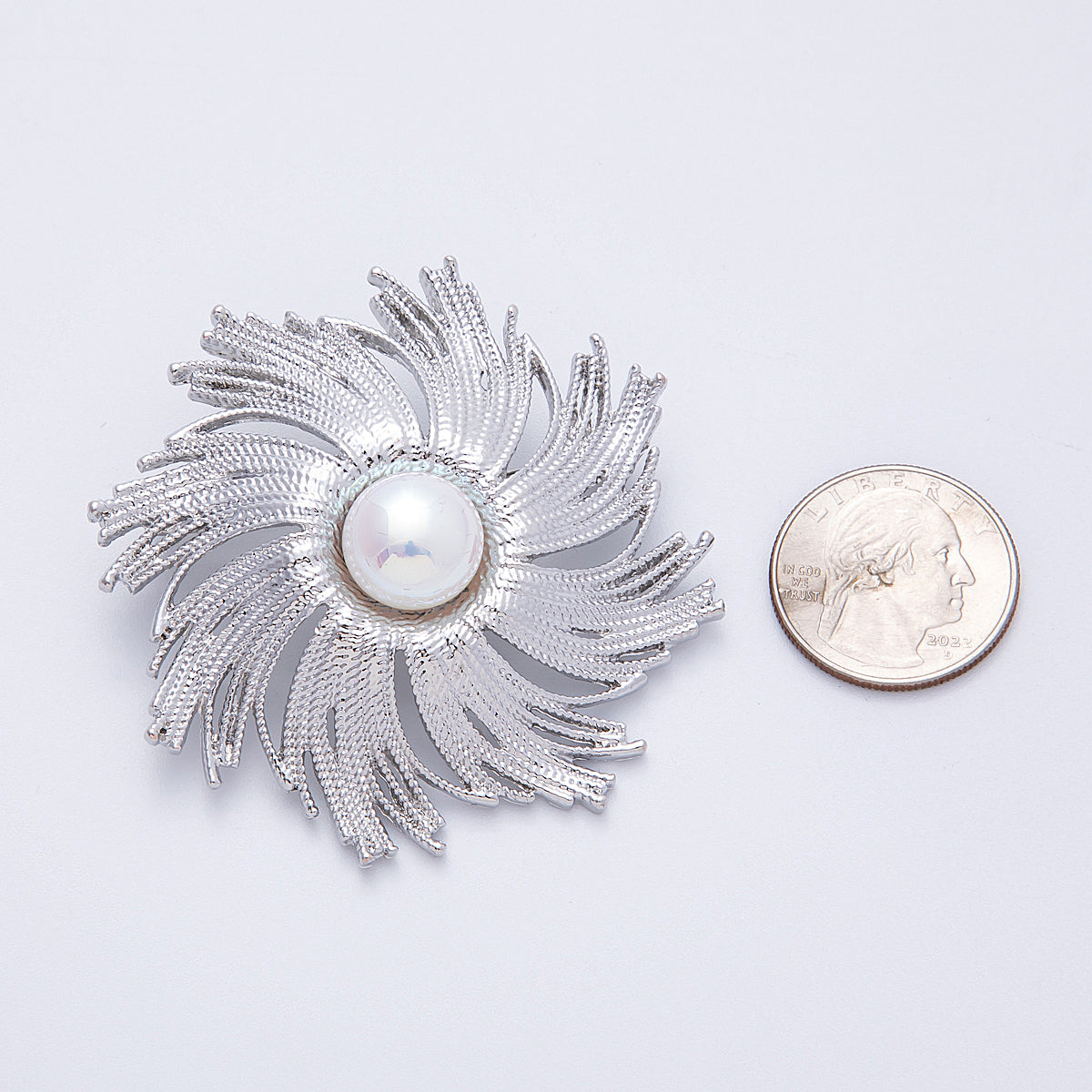 Silver 61.7mm x 59.3mm Shell Pearl Circular Celestial Sun Pin Brooch | BH-097