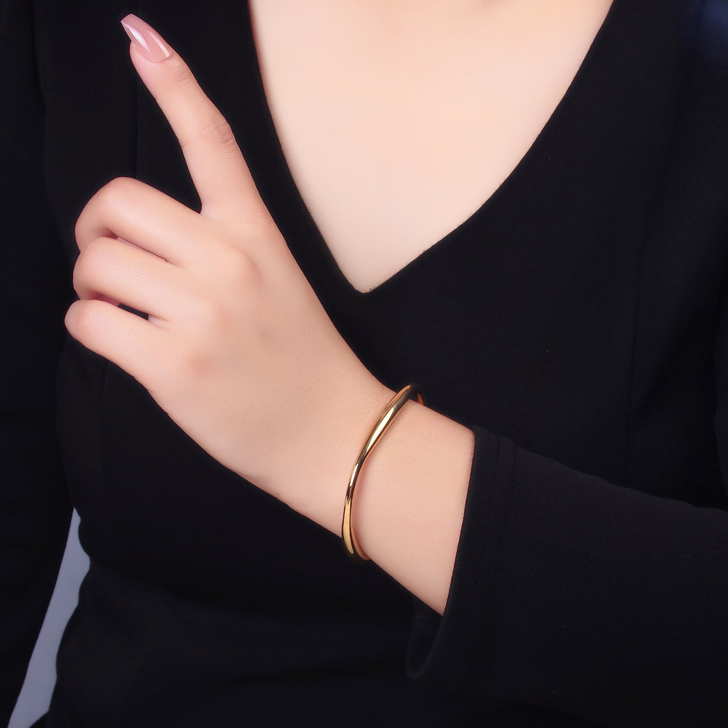 Stainless Steel Minimalist Geometric Curve Cuff Bracelet | WA-2737