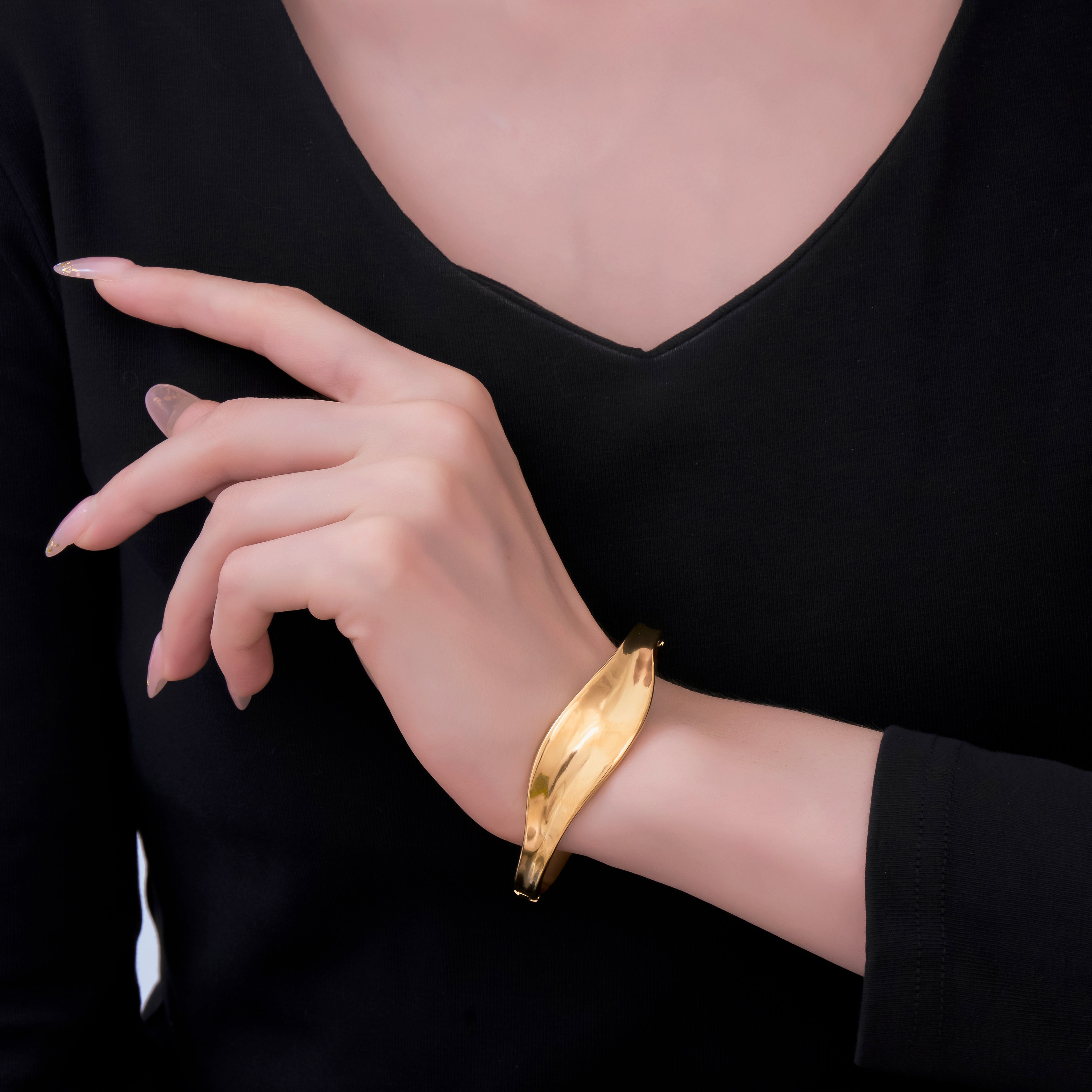 24K Gold Filled Hammered Droplet Bangle Cuff Bracelet | WA-3325