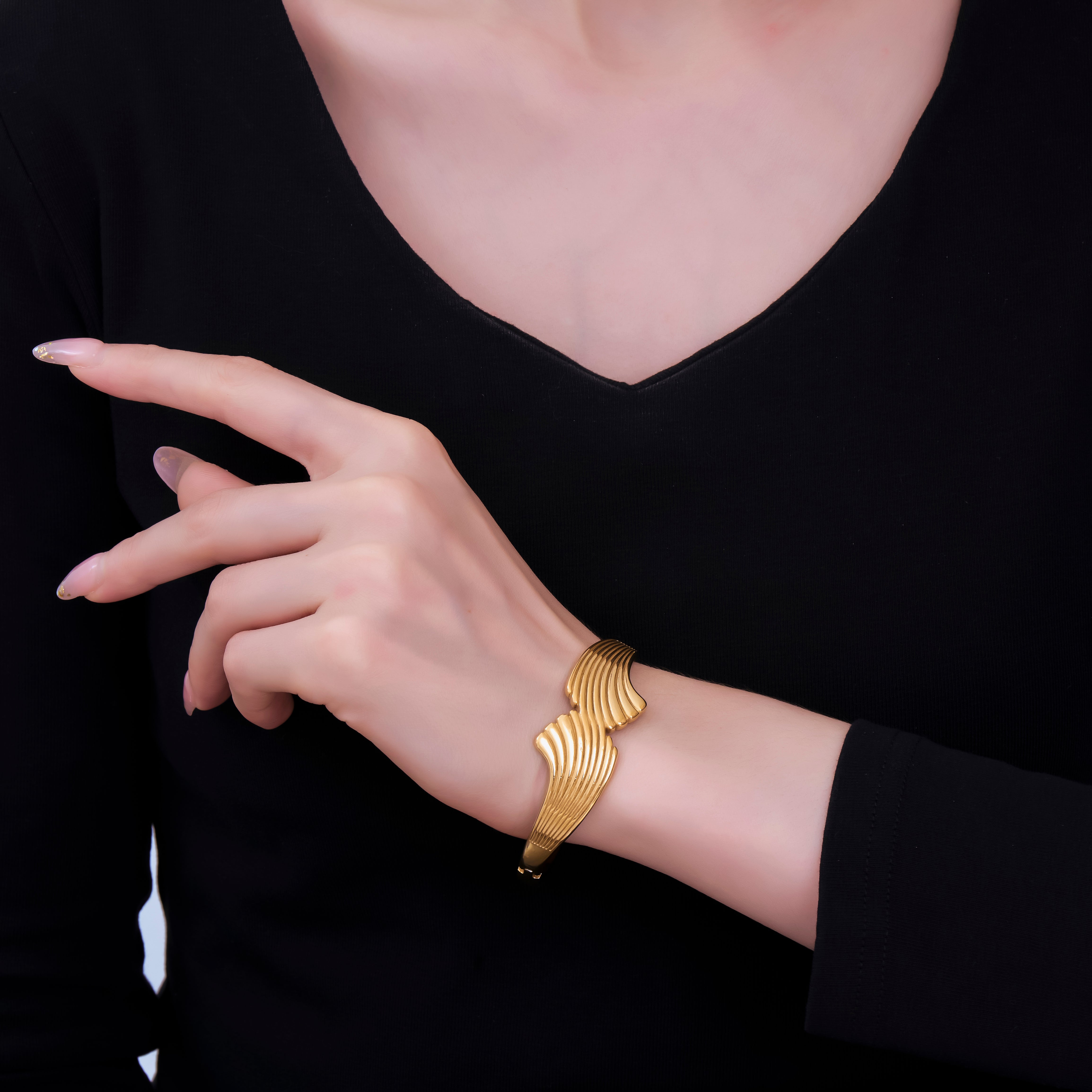 24K Gold Filled Touching Ocean Wave Bangle Cuff Bracelet | WA-3324
