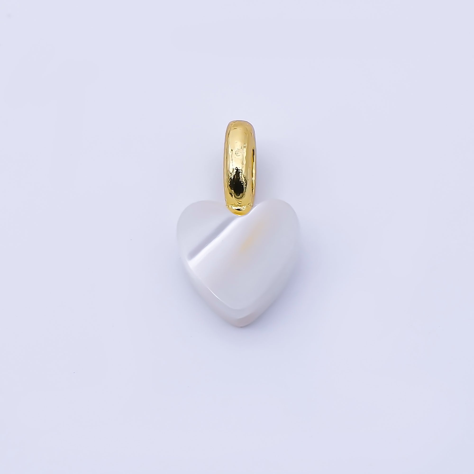 24K Gold Filled 10.8mm White Shell Pearl Heart Pendant | P1951