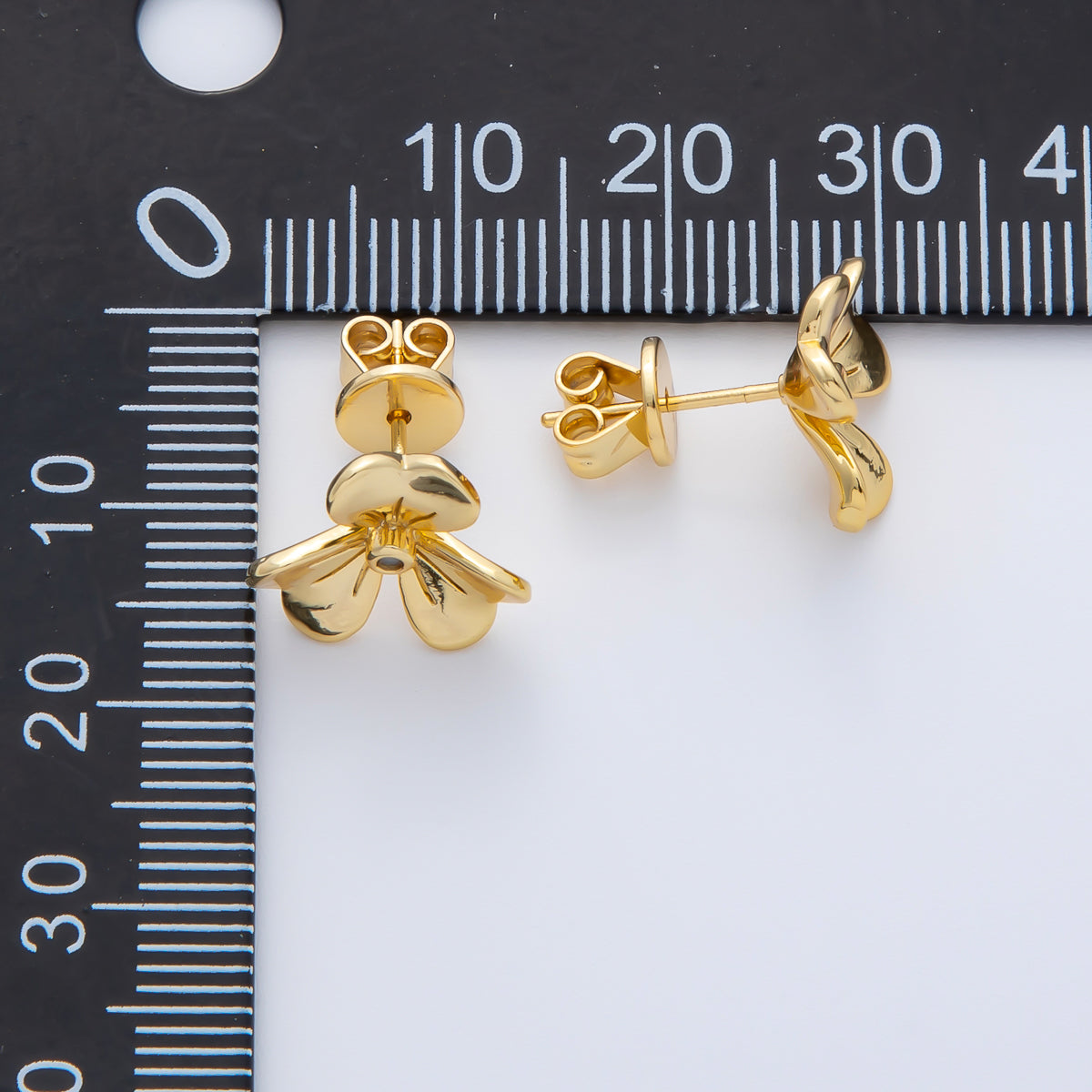 18K Gold Filled 13mm 3-Leaf Lucky Clover Floral Stud Earrings | AD1596