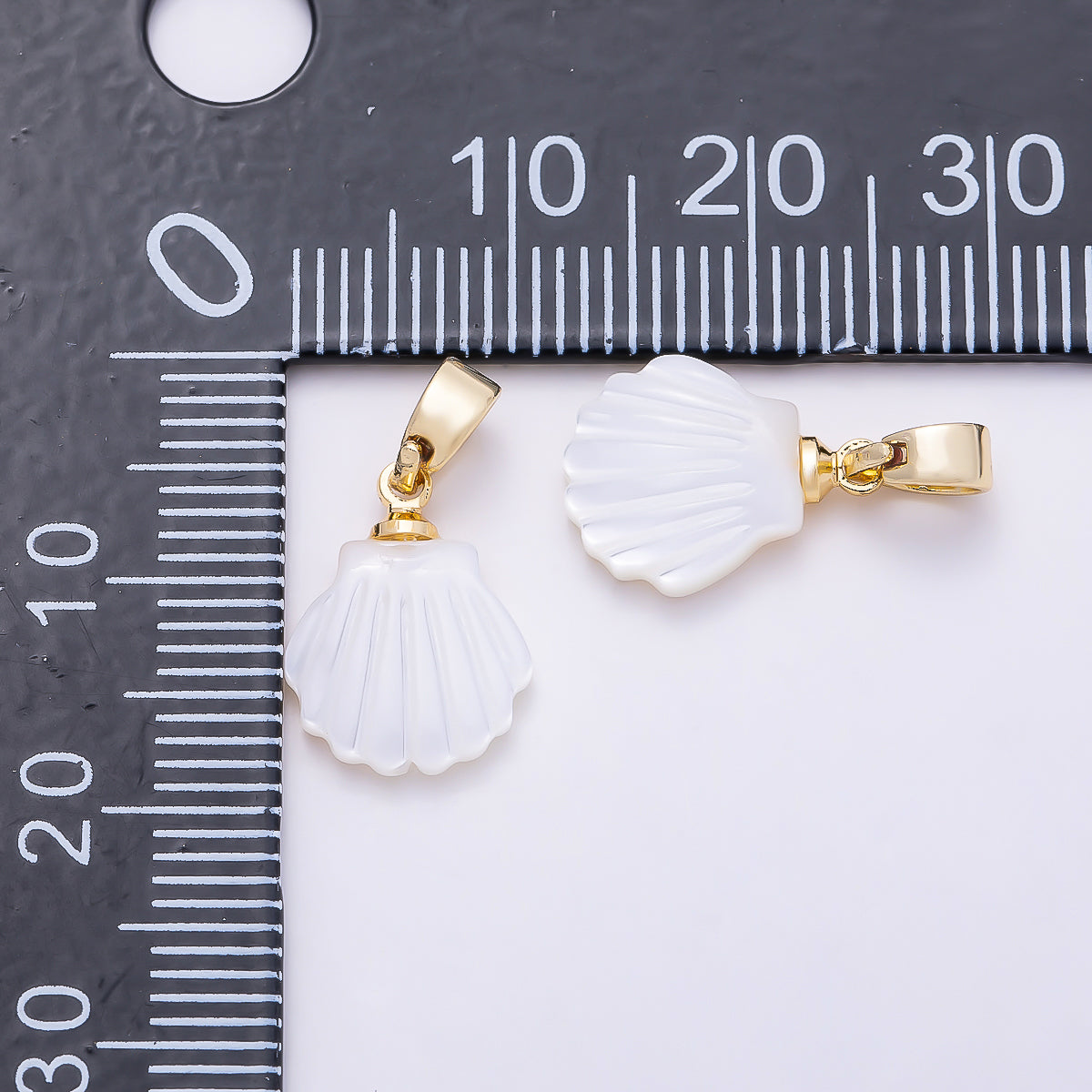 18K Gold Filled 13mm White Scallop Sea Shell Pearl Pendant | Charms-01409