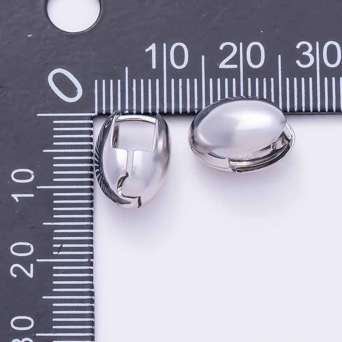 18K Gold Filled 13.5mm Oval Dome Huggie Earrings | Q373 Earrings - 00840