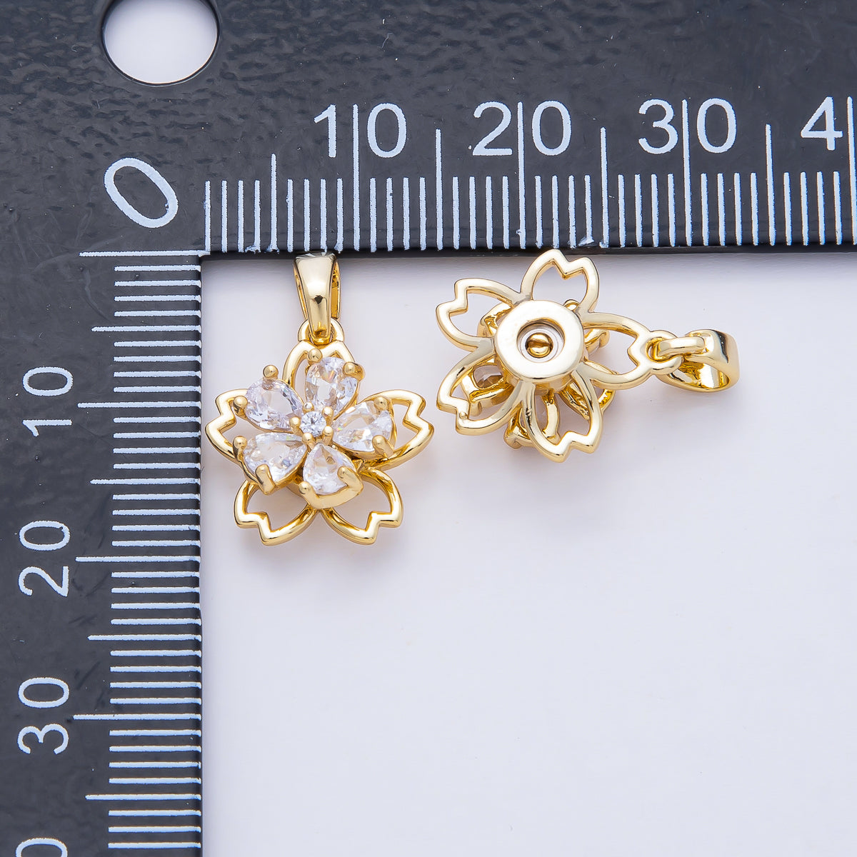 18K Gold Filled 15mm Spinning Rotating Five Petal Blooming Flower Pendant Charm | AF1172