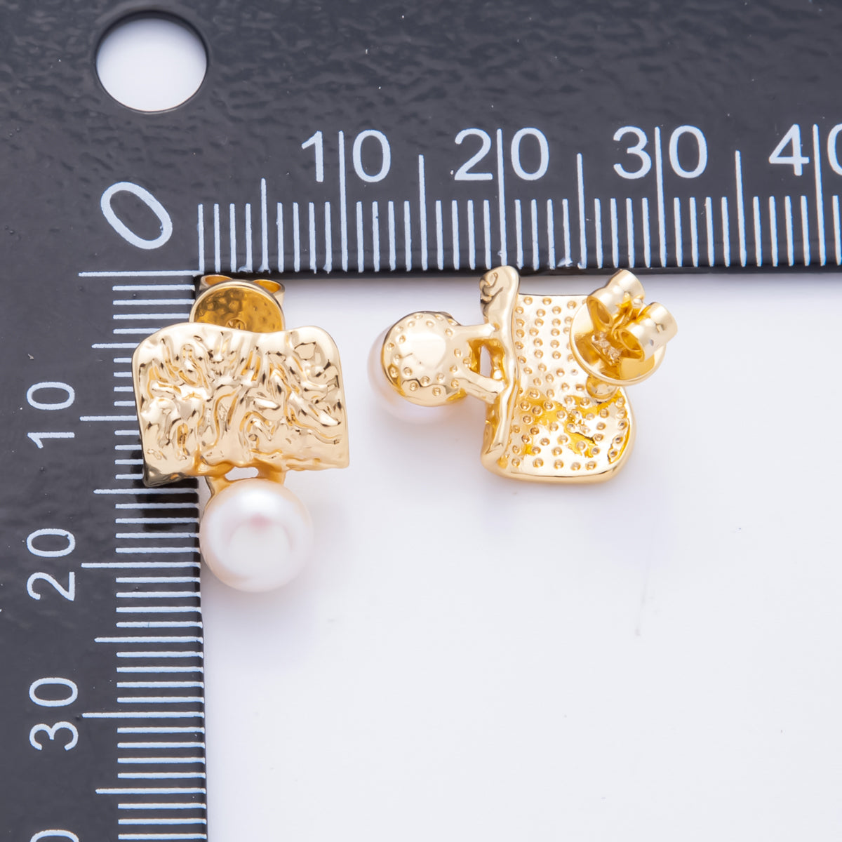 18K Gold Filled Shell Pearl Hammered Band J-Shaped Stud Earrings | AJ-190
