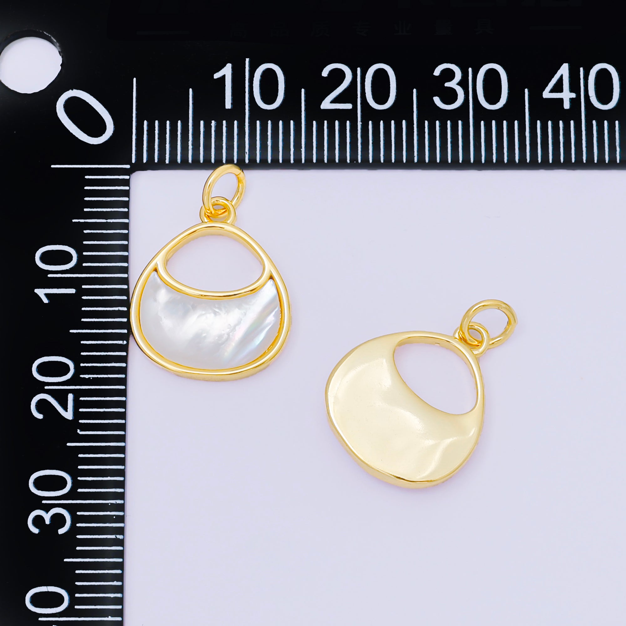 24K Gold Filled 16.5mm Open Chunky Pear-Cut Shell Pearl Charm | AC1586