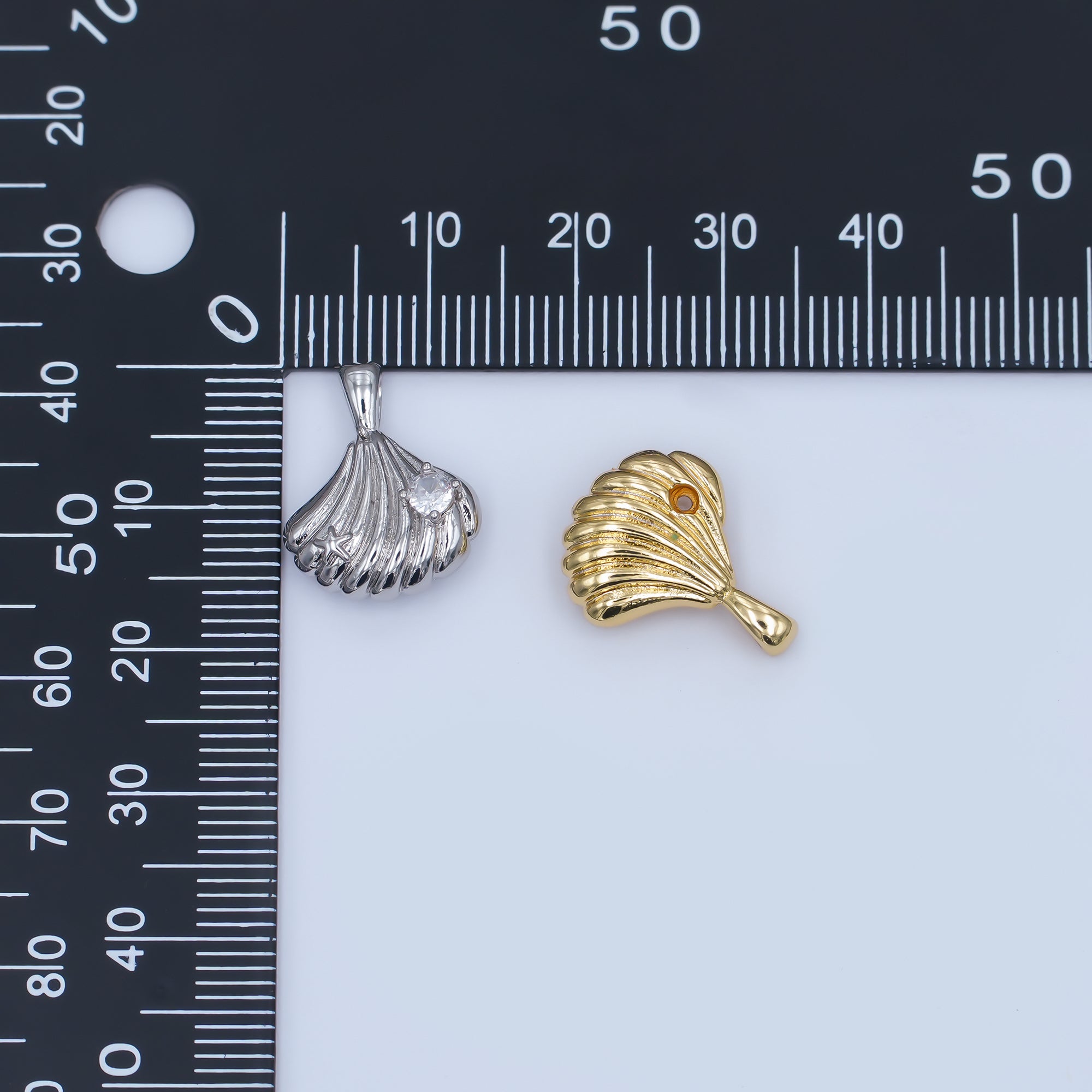 24K Gold Filled 17mm Clear CZ Scallop Sea Shell 3D Multidimensional Pendant in Gold & Silver | AH459