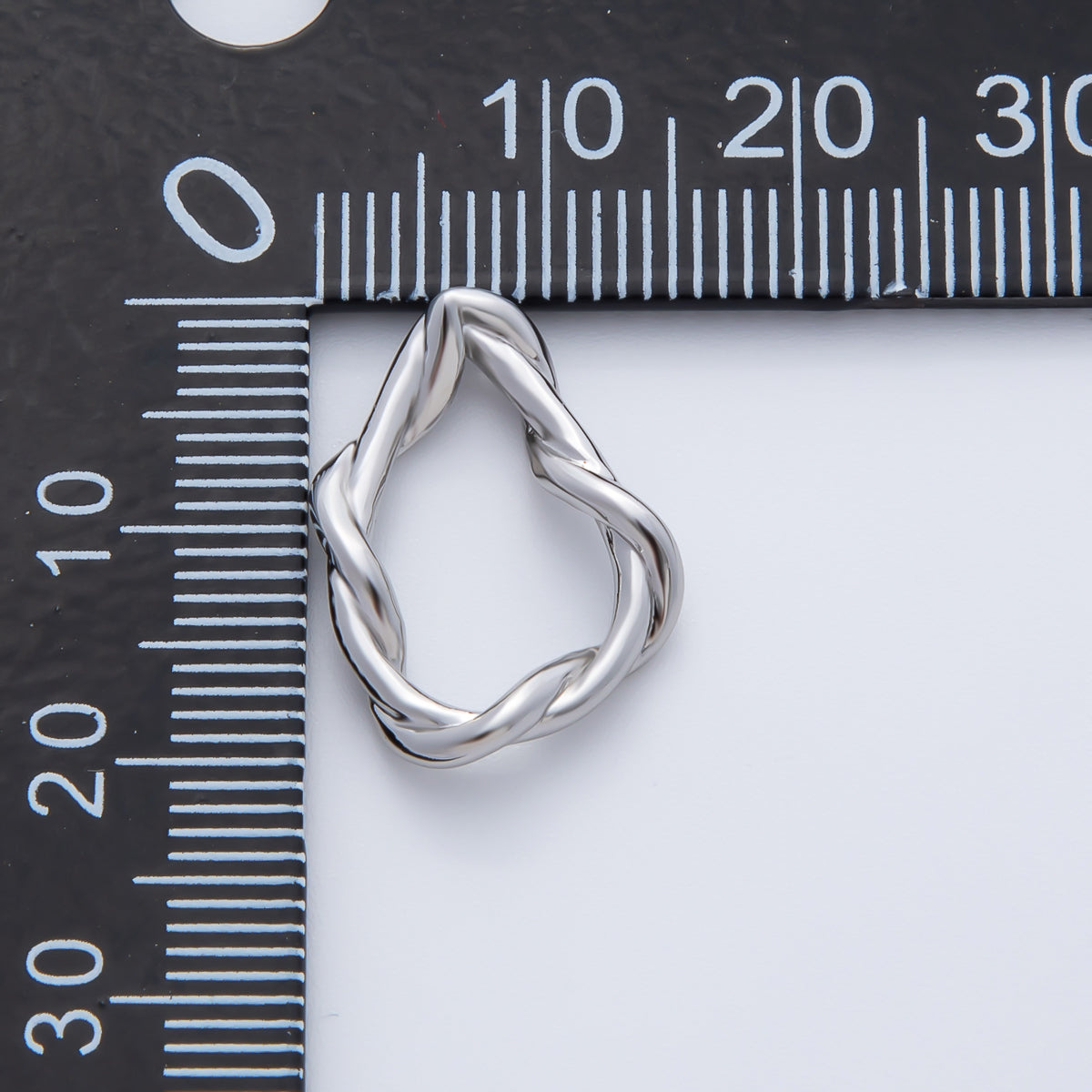 18K Gold Filled 20mm Geometric Irregular Knot Finding in Gold & Silver | Z1456