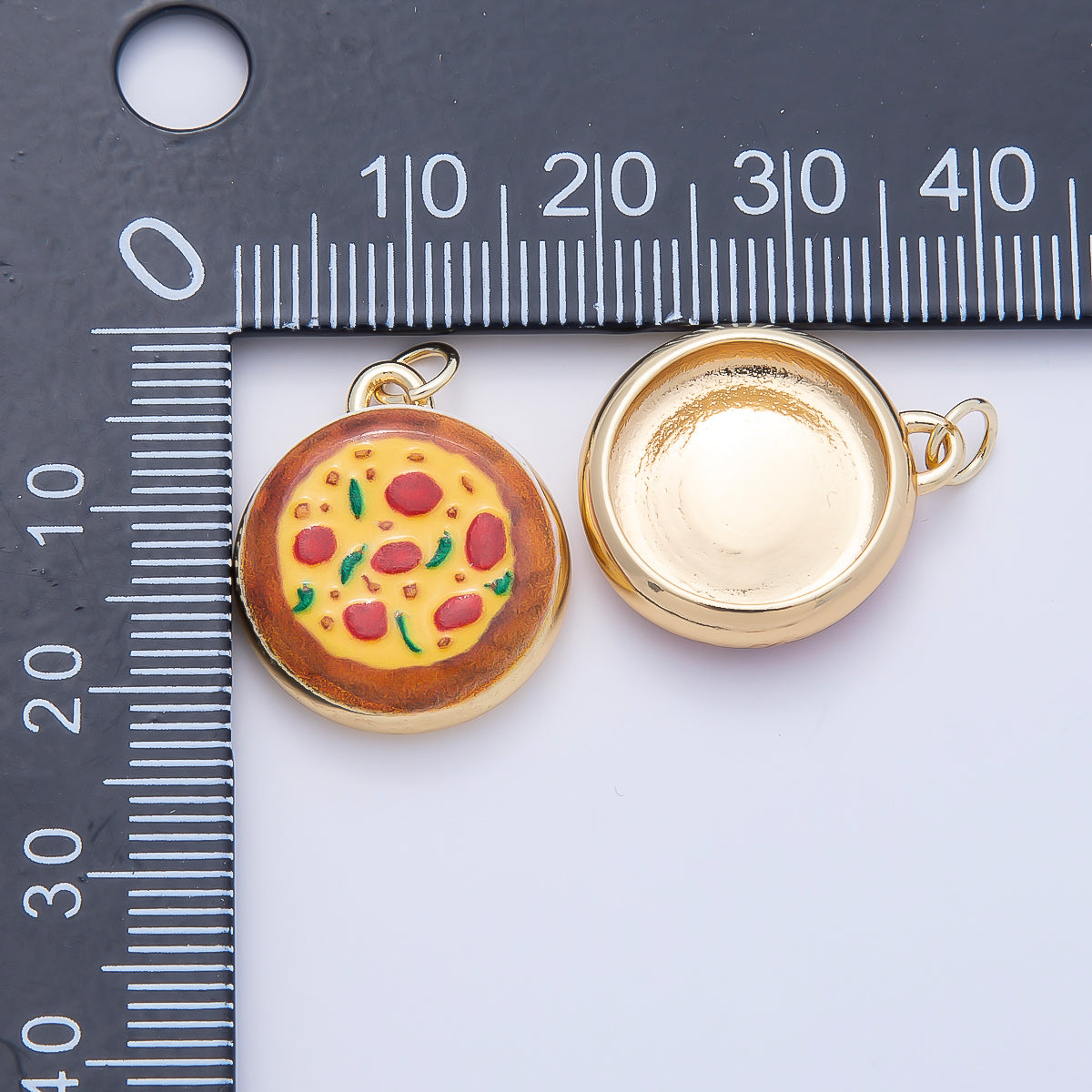 16K Gold Filled 20mm Pepperoni Pizza Enamel Round Charm | Charms-01243