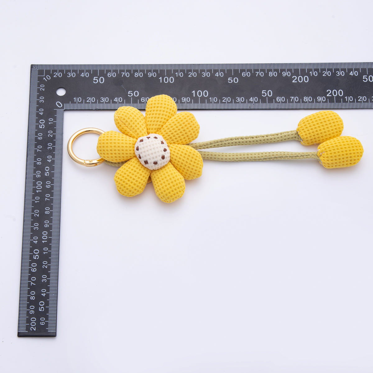 Daisy Bag Charm Keychain Purse Accessory Flower Ornament WB-00082