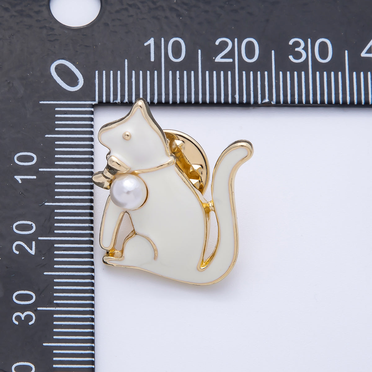 Gold 23.5mm x 21mm White Acrylic Pearl Enamel Cat Kitten Pet Pin Brooch | BH-047