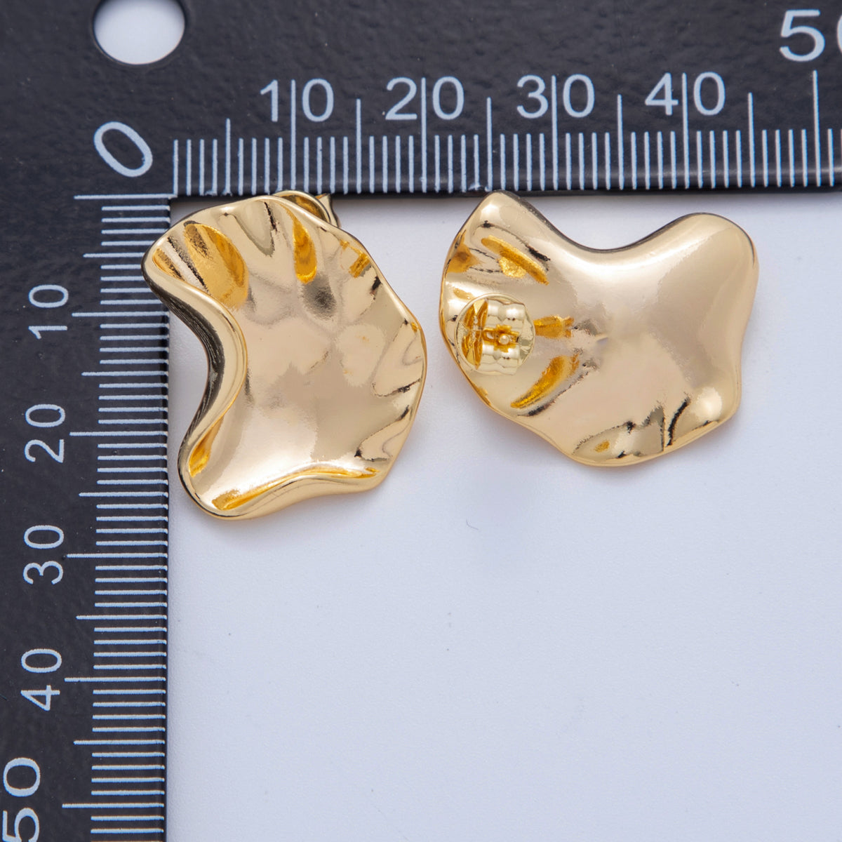 18K Gold Filled Sculpted Metal Square Hammered Stud Earrings | AI404