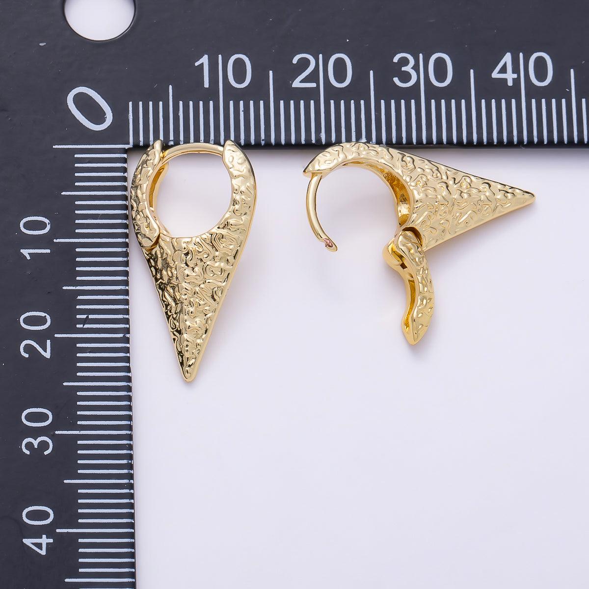 16K Gold Filled 24mm Hammered Pointed V-Shape Hoop Earrings in Gold & Silver | Earrings-00841 - Earrings-00842