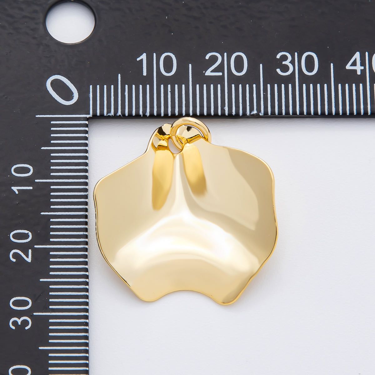 18K Gold Filled 31mm Bended Clover Freeform Shape Charm | N-A1938