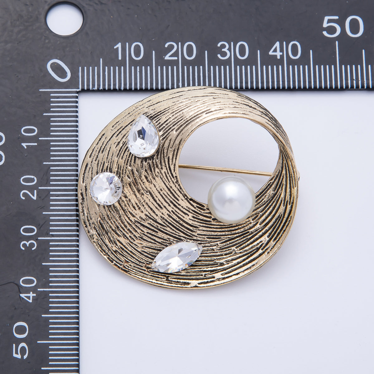 Vintage Antique Gold 41mm Mix Cut CZ Single Shell Pearl in Twist Band Brooch Pin | BH-027