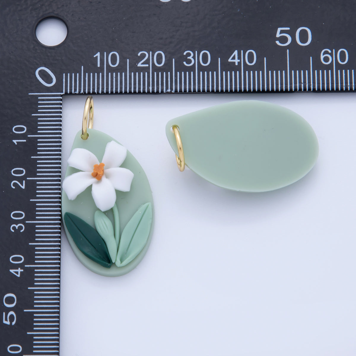 18K Gold Filled Daisy Flower Green Polymer Clay Oval Charm | AF363